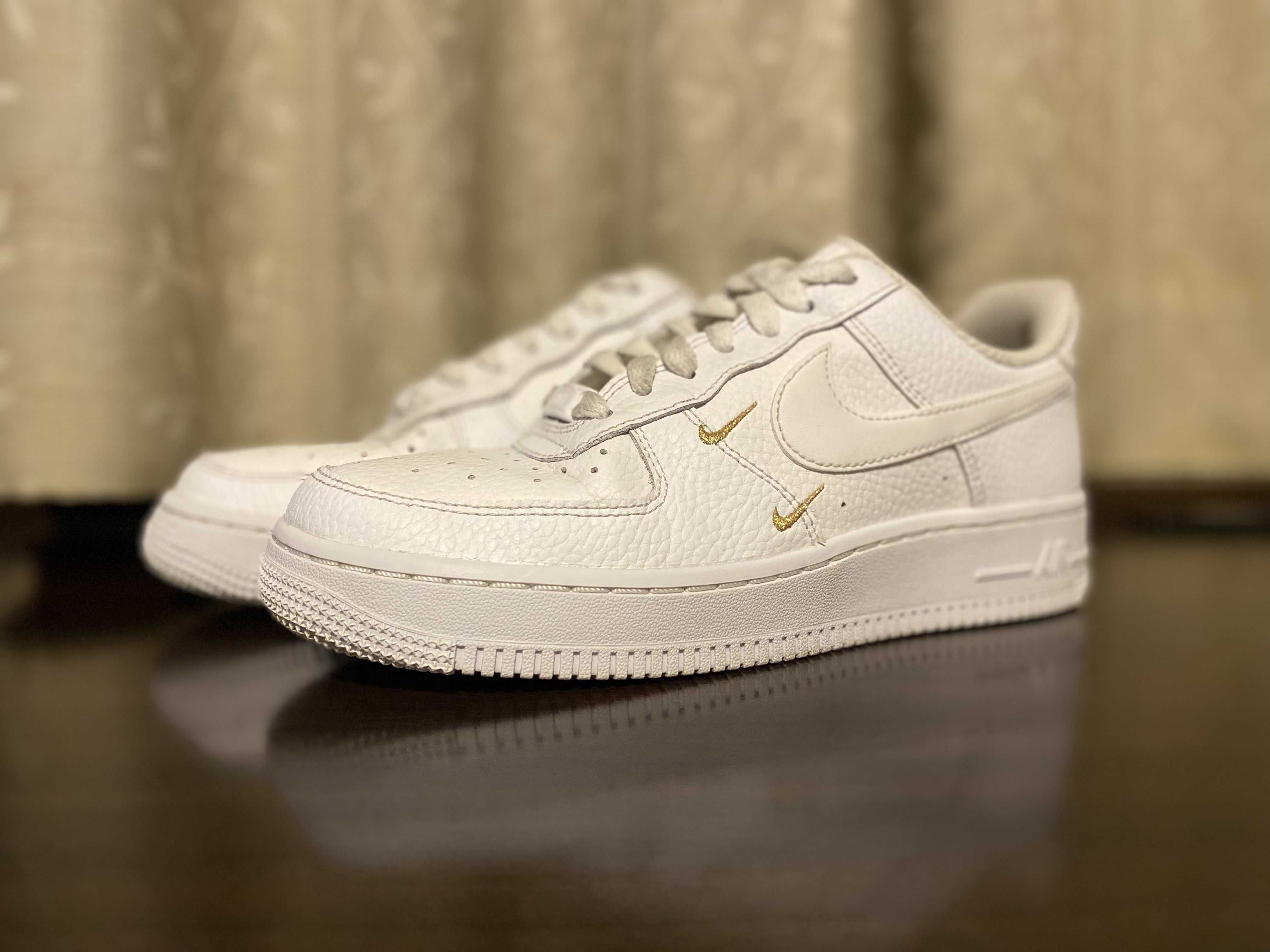 Nike Women's Air Force 1 Low 07 Essential "White/White"