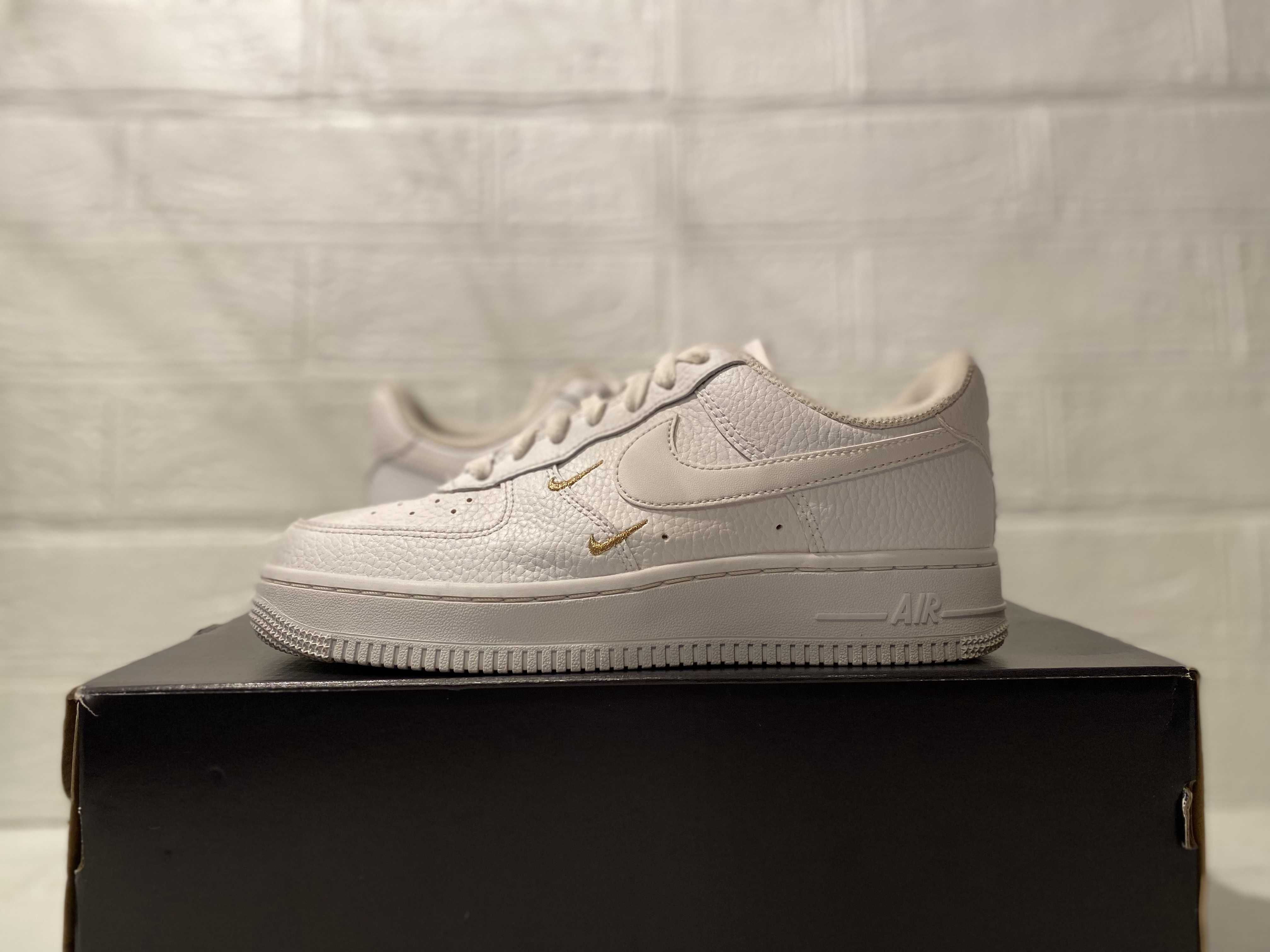 Nike Women's Air Force 1 Low 07 Essential "White/White"