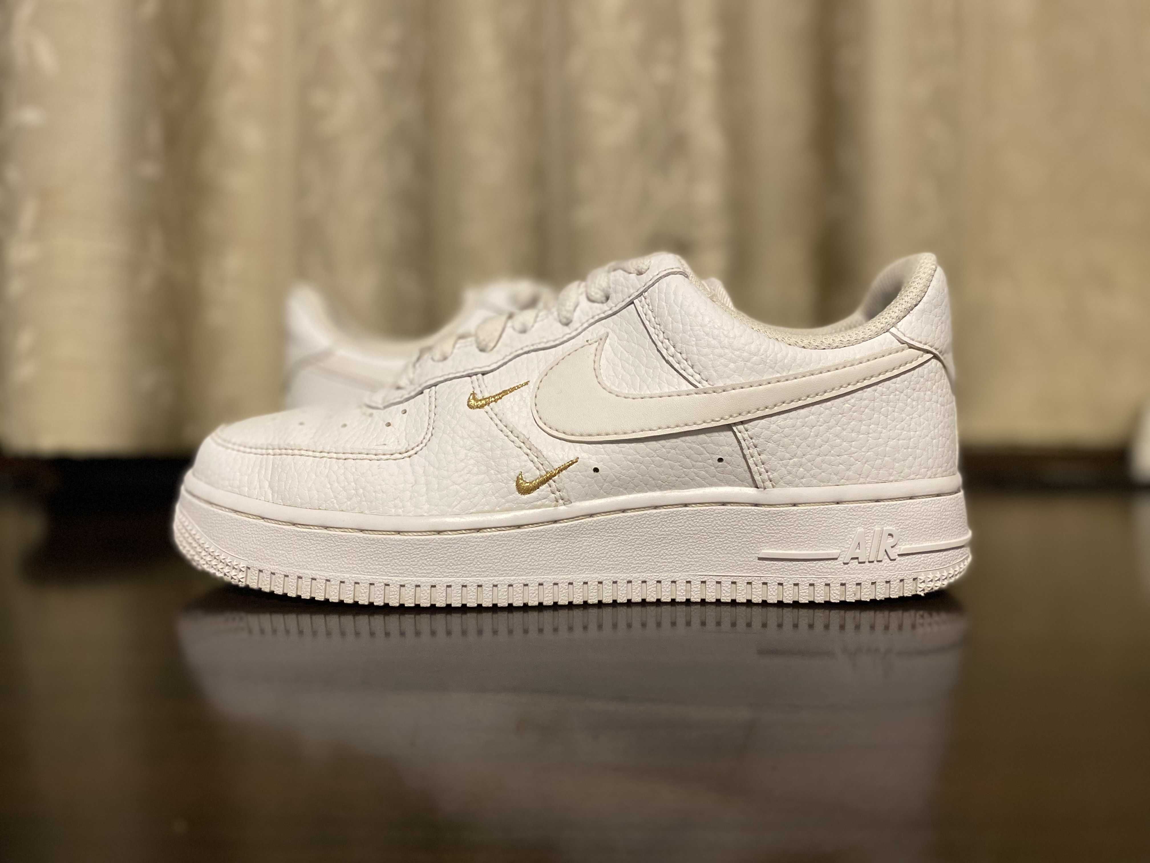 Nike Women's Air Force 1 Low 07 Essential "White/White"