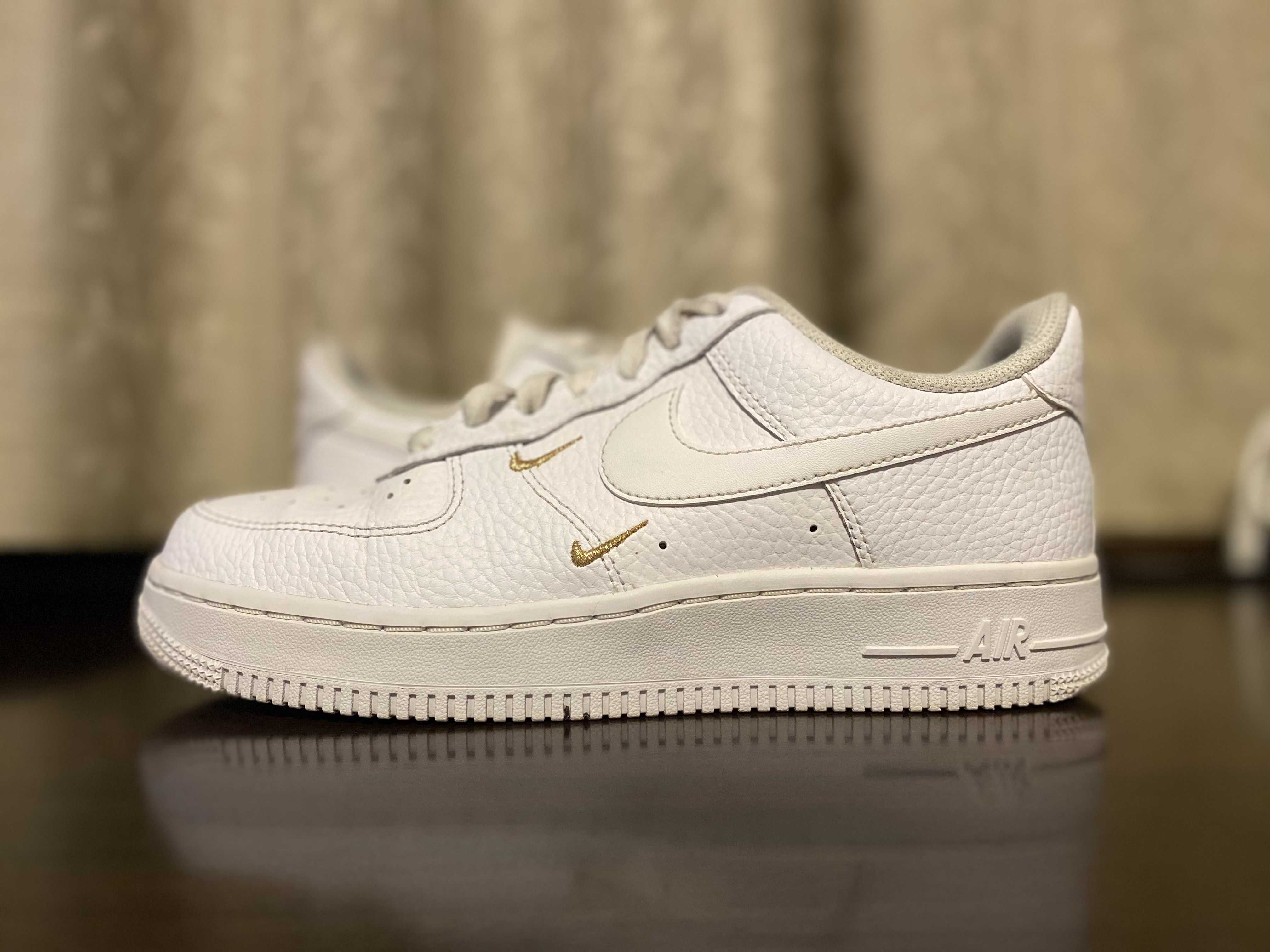 Nike Women's Air Force 1 Low 07 Essential "White/White"