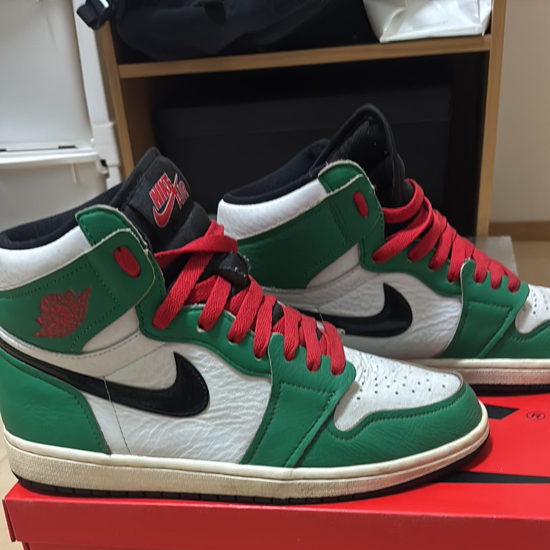 Nike Women's Air Jordan 1 High OG "Lucky Green/White-Sail-Black"