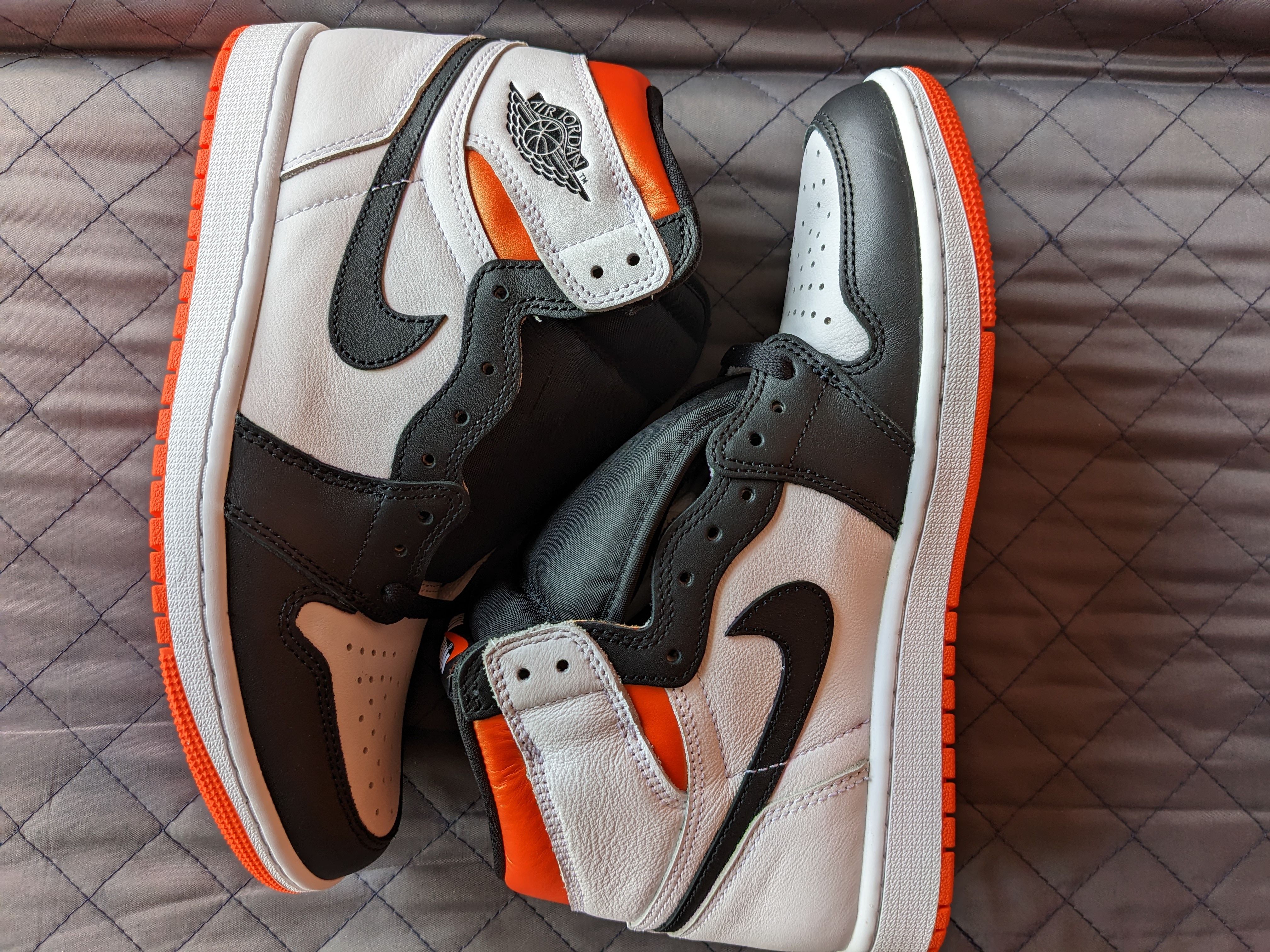 Nike Air Jordan 1 Retro High OG "Electro Orange"