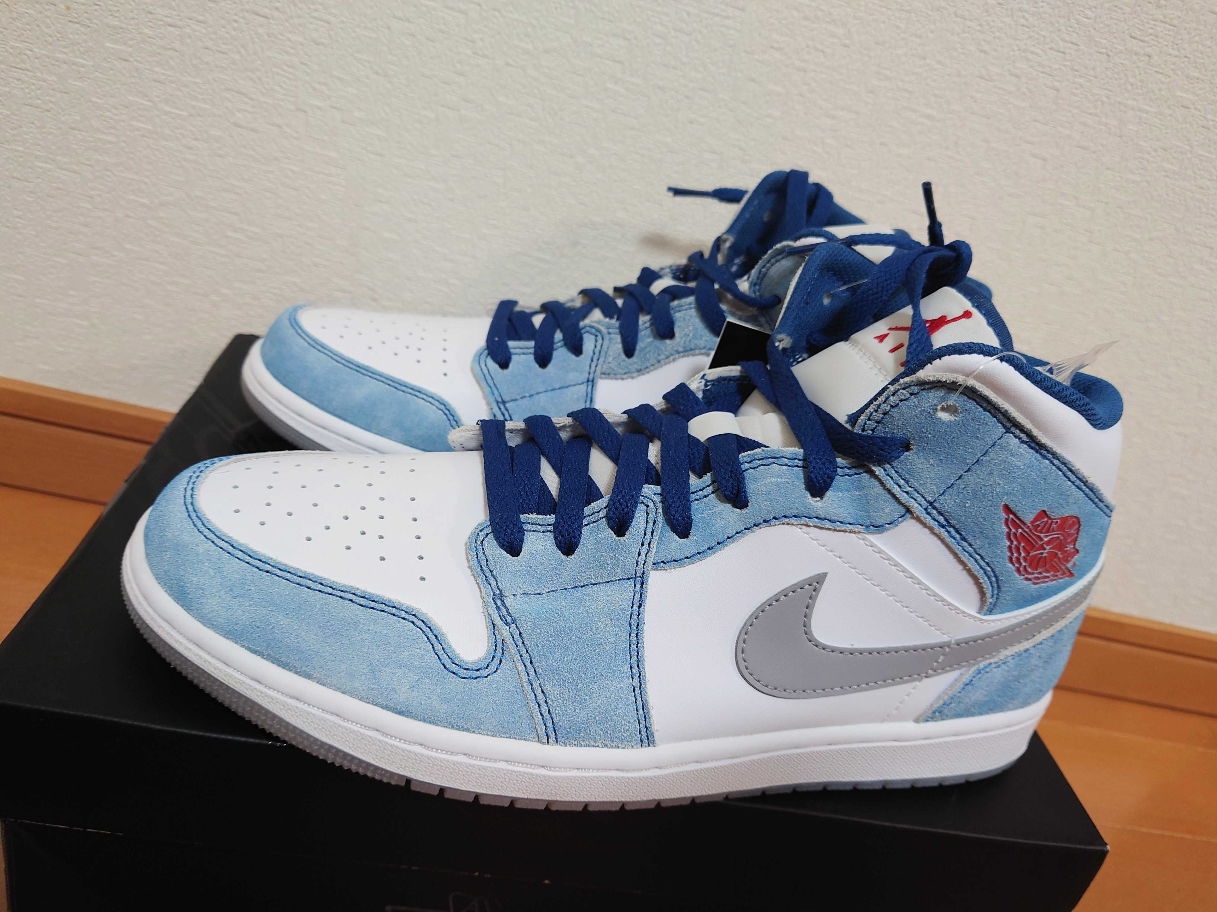 Nike Air Jordan 1 Mid SE "White/Hyper Royal/Red"
