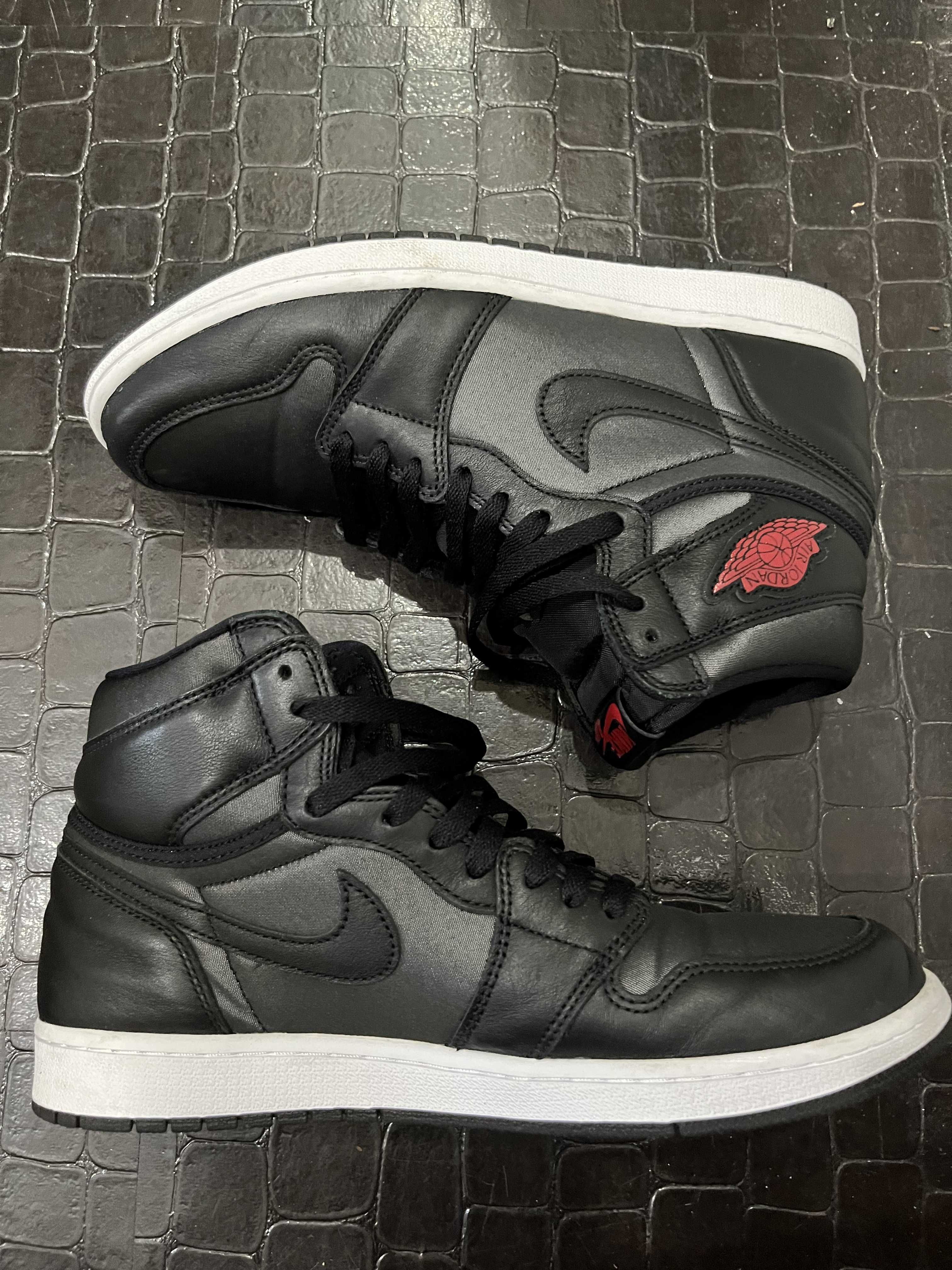 Nike Air Jordan 1 Retro High OG "Black/Metallic Silver/Gym Red"