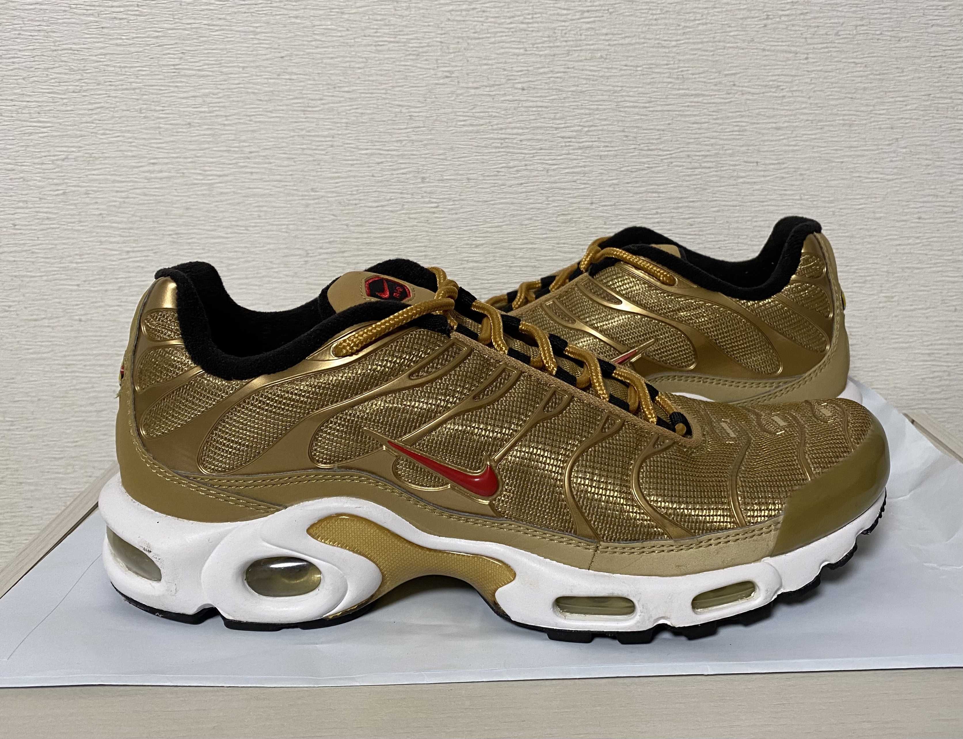 NIKE AIR MAX PLUS "METALLIC GOLD"
