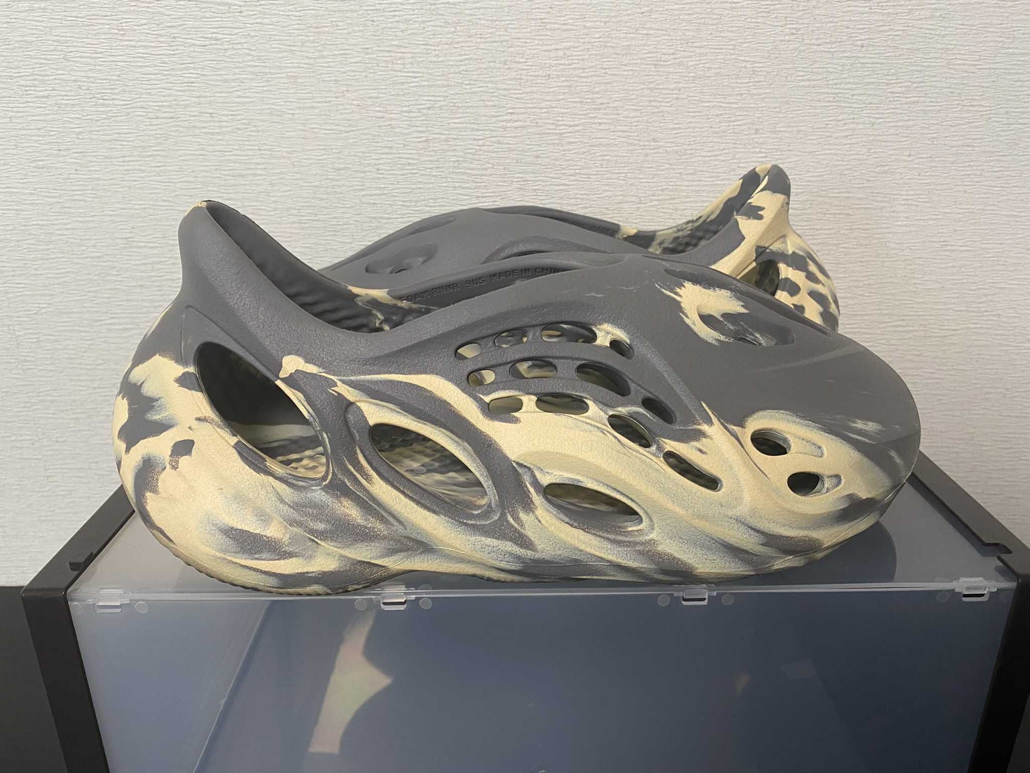 adidas YEEZY Foam Runner "MXT Moon Gray"