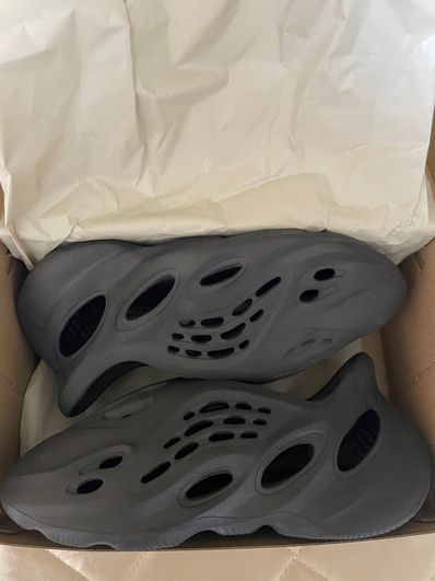 adidas YEEZY Foam Runner "Onyx"