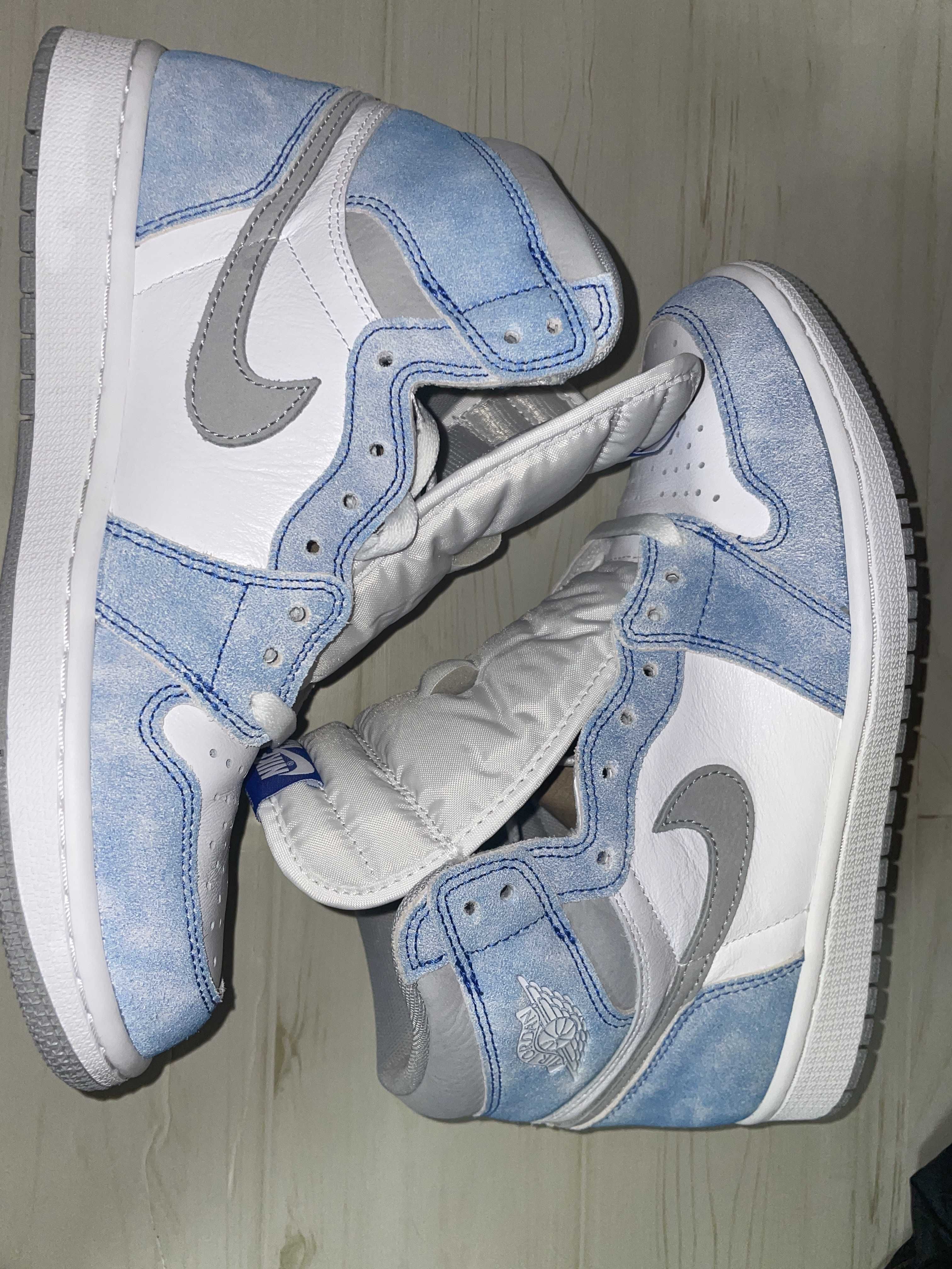 Nike Air Jordan 1 High OG "Hyper Royal"