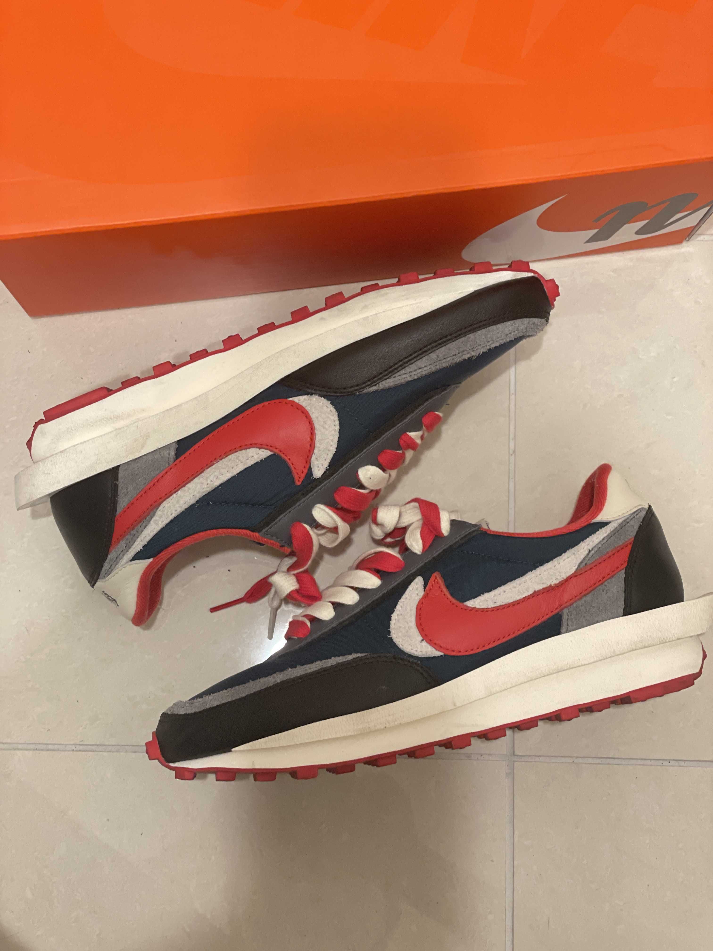 UNDERCOVER × sacai × Nike LD Waffle "Midnight Spruce/Pale Ivory-Dark Grey-University Red"