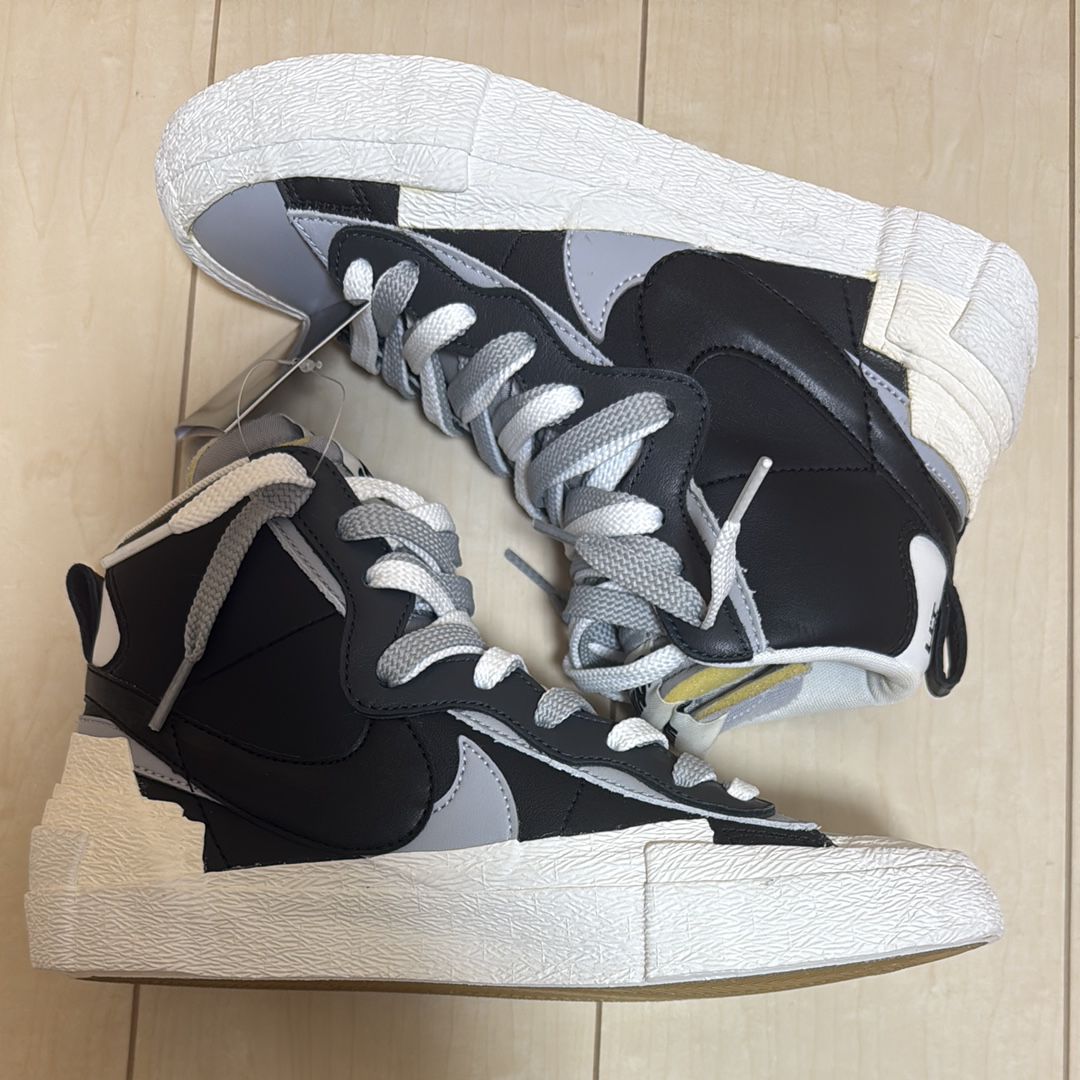 sacai × NIKE BLAZER MID "BLACK/WOLF GREY/WHITE"
