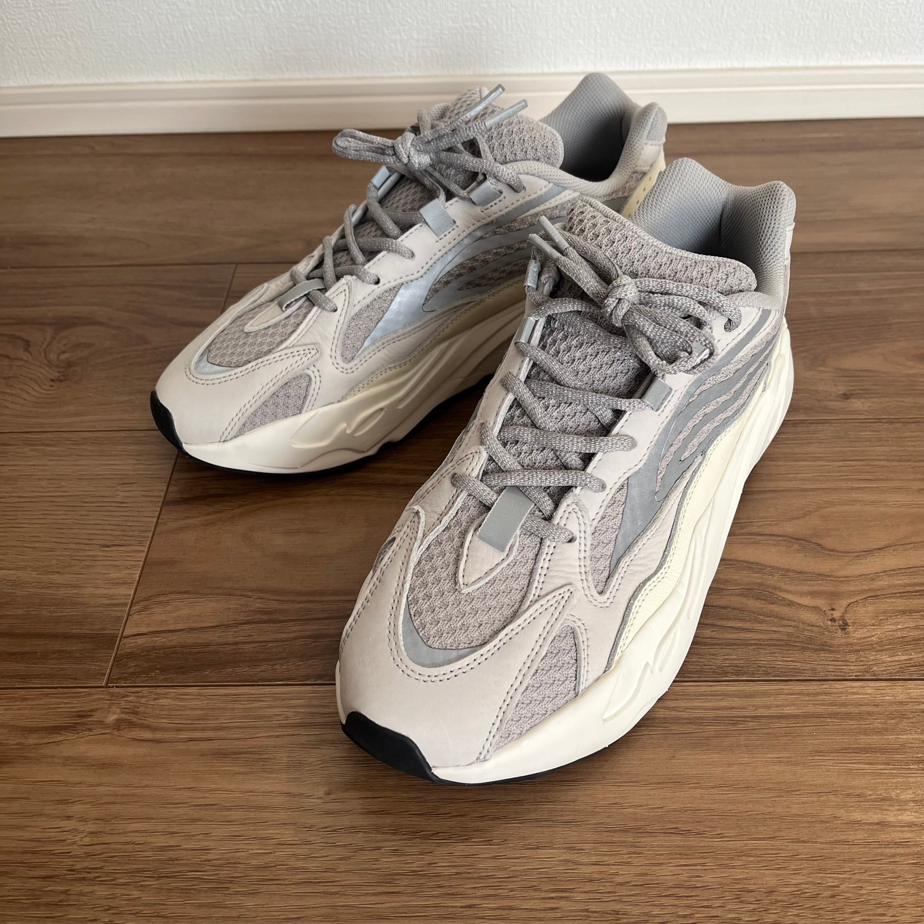 アディダス イージーブースト700V2 "スタティック"