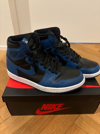 Nike Air Jordan 1 Retro High OG "Dark Marina Blue"