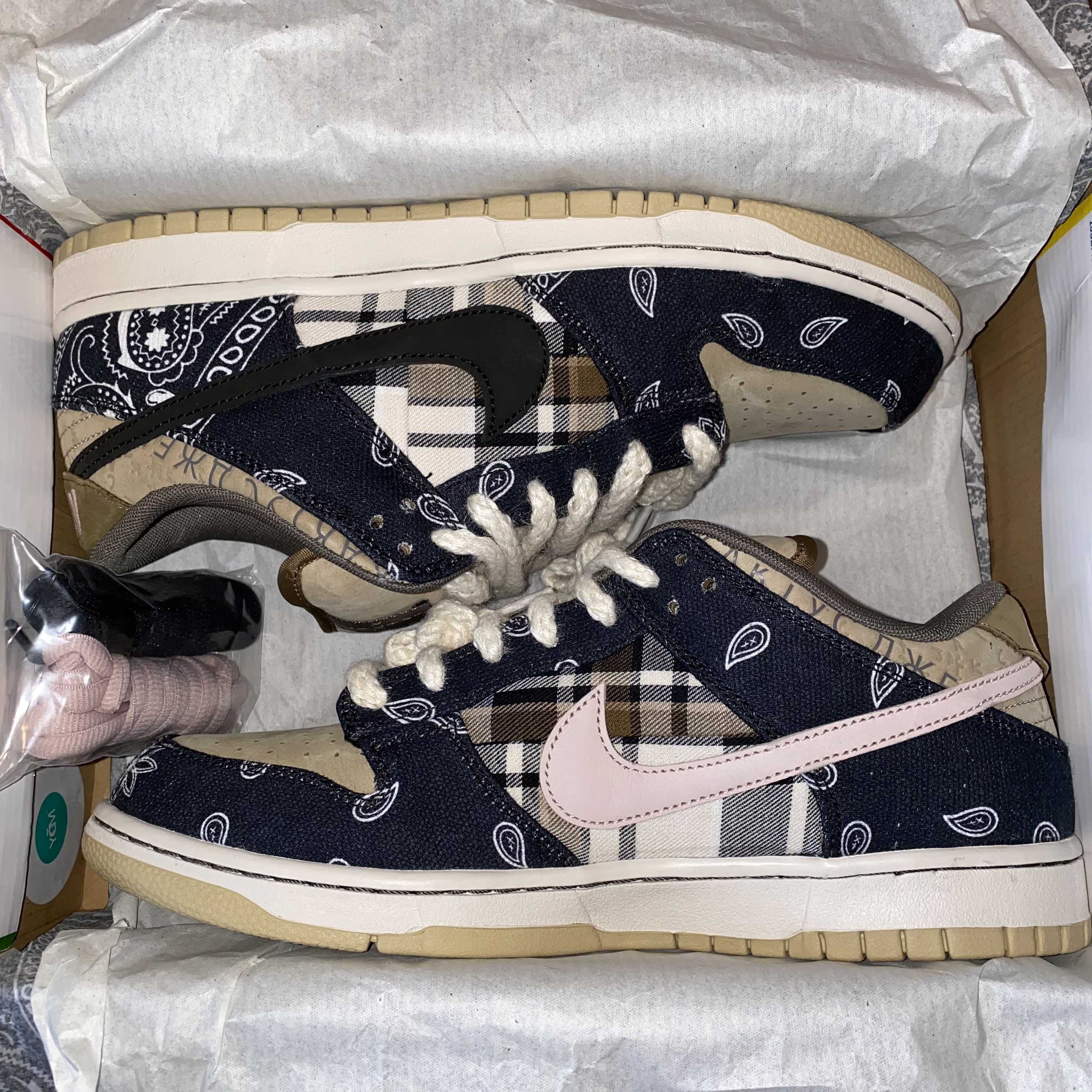 Travis Scott × Nike SB Dunk Low "Black/Parachute Beige"