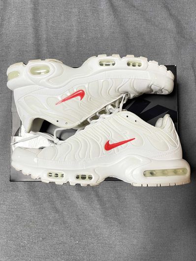 Supreme x Nike Air Max Plus TN "White/Speed Red"
