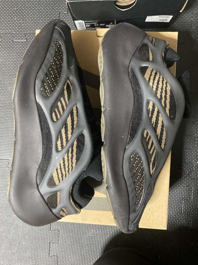 adidas YEEZY 700V3 "Clay Brown"