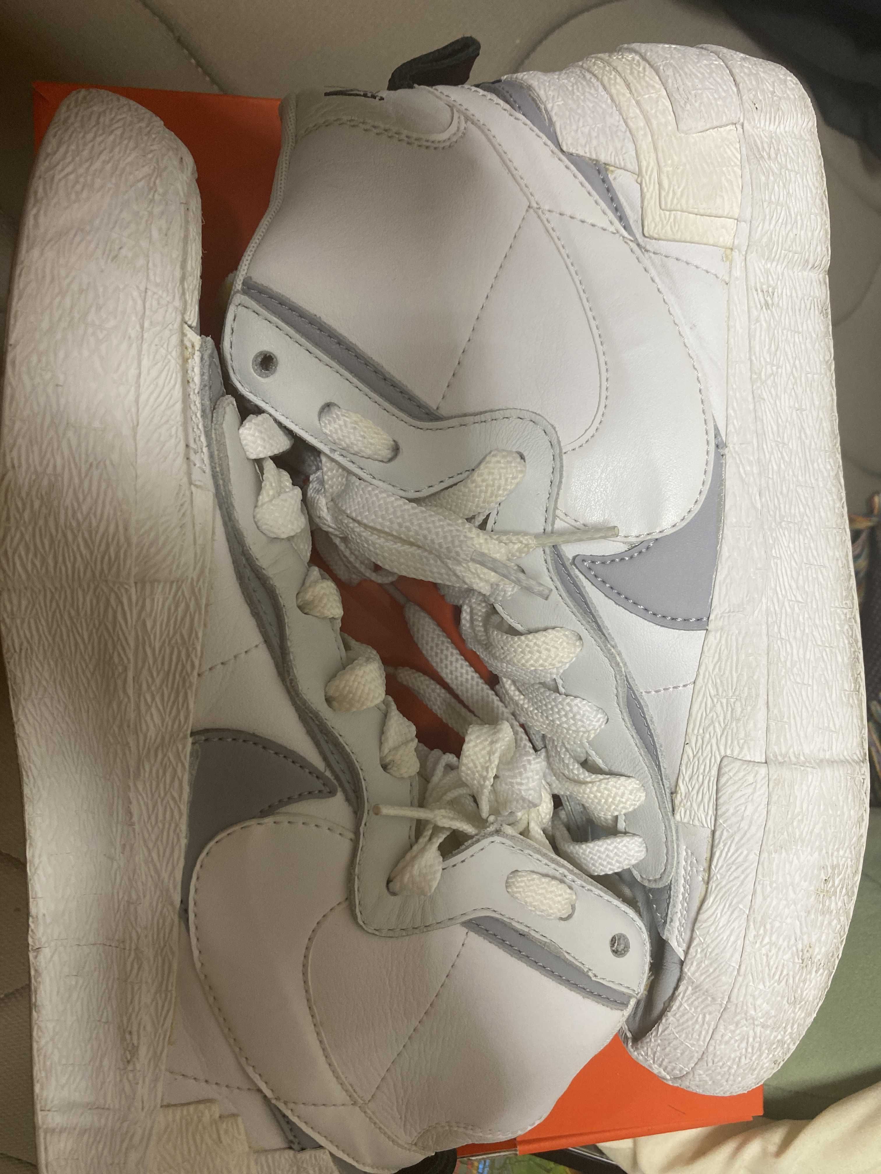 sacai × NIKE BLAZER MID "WHITE/WOLF GREY"