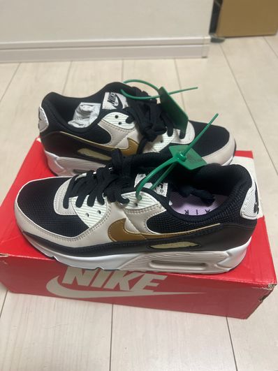 NIKE Women's AIR MAX 90 "BLACK/SUMMIT WHITE/METALLIC GOLD"