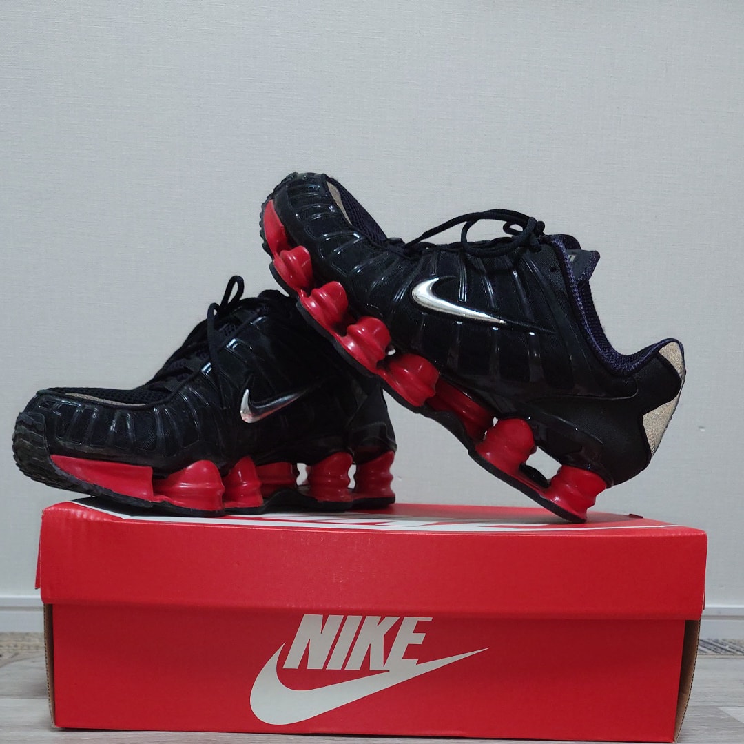 SKEPTA × NIKE SHOXTL BLACK/UNIVERCITYRED