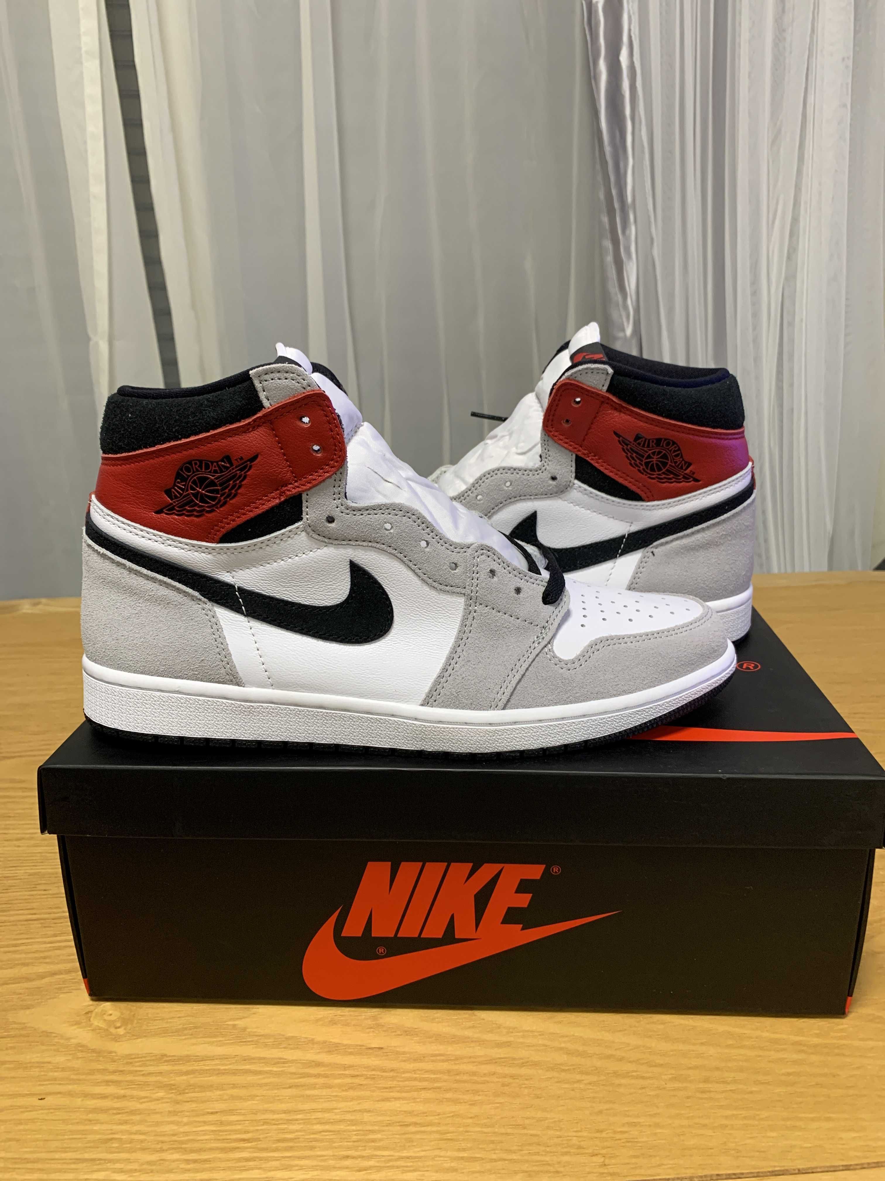 Nike Air Jordan 1 High OG "White/Black/Light Smoke Grey"