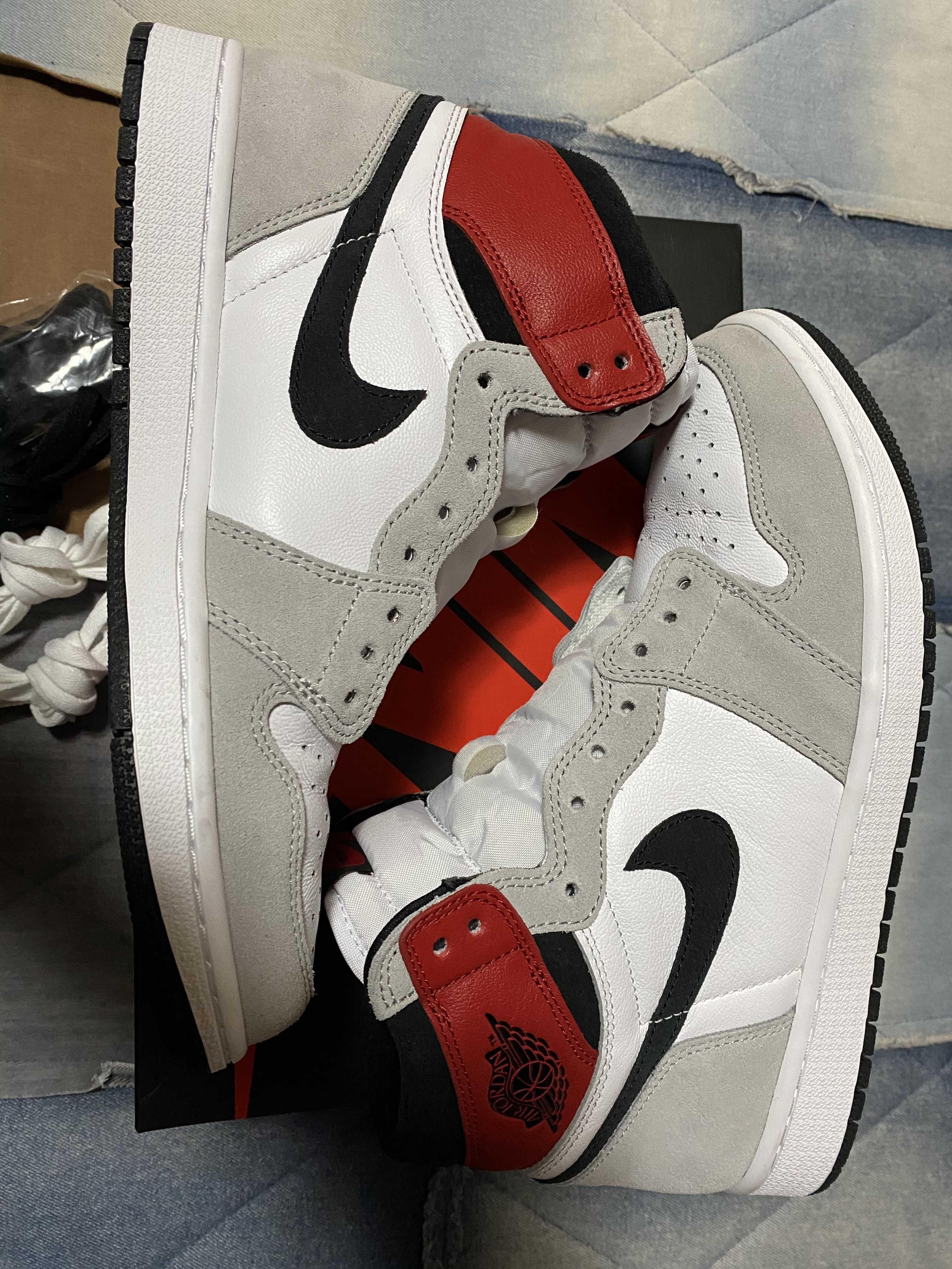 Nike Air Jordan 1 High OG "White/Black/Light Smoke Grey"