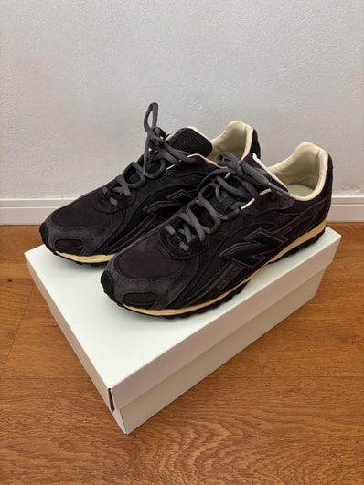 AURALEE × New Balance 204L "Brown"