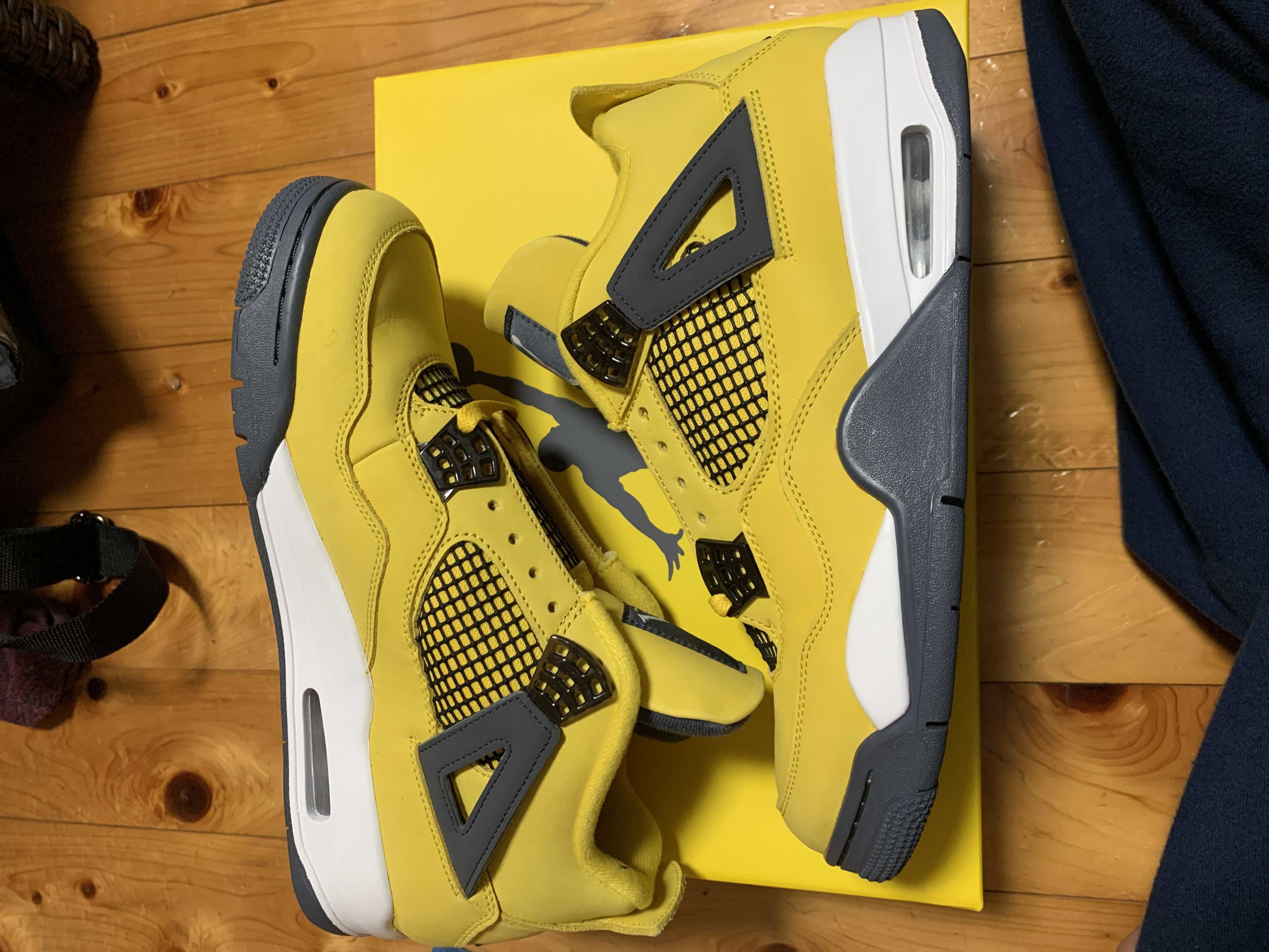 Nike Air Jordan 4 "Tour Yellow"
