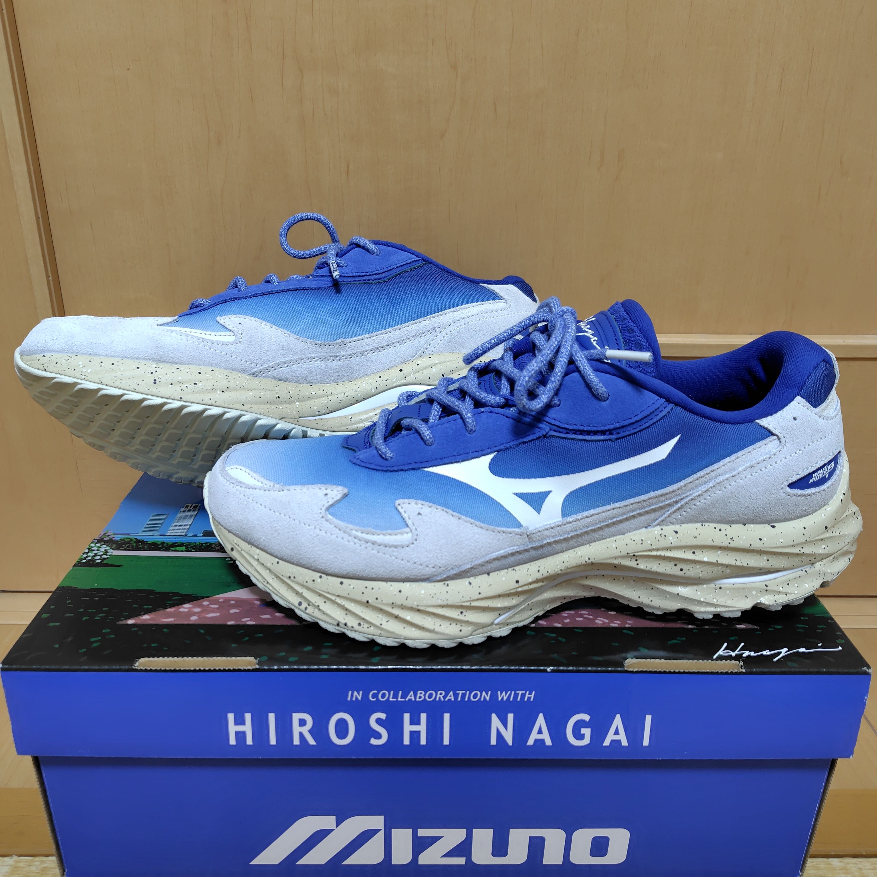 Hiroshi Nagai × Mizuno Wave Rider β "Blue/White/Sand Beige"