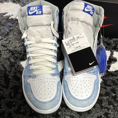 Nike Air Jordan 1 High OG "Hyper Royal"