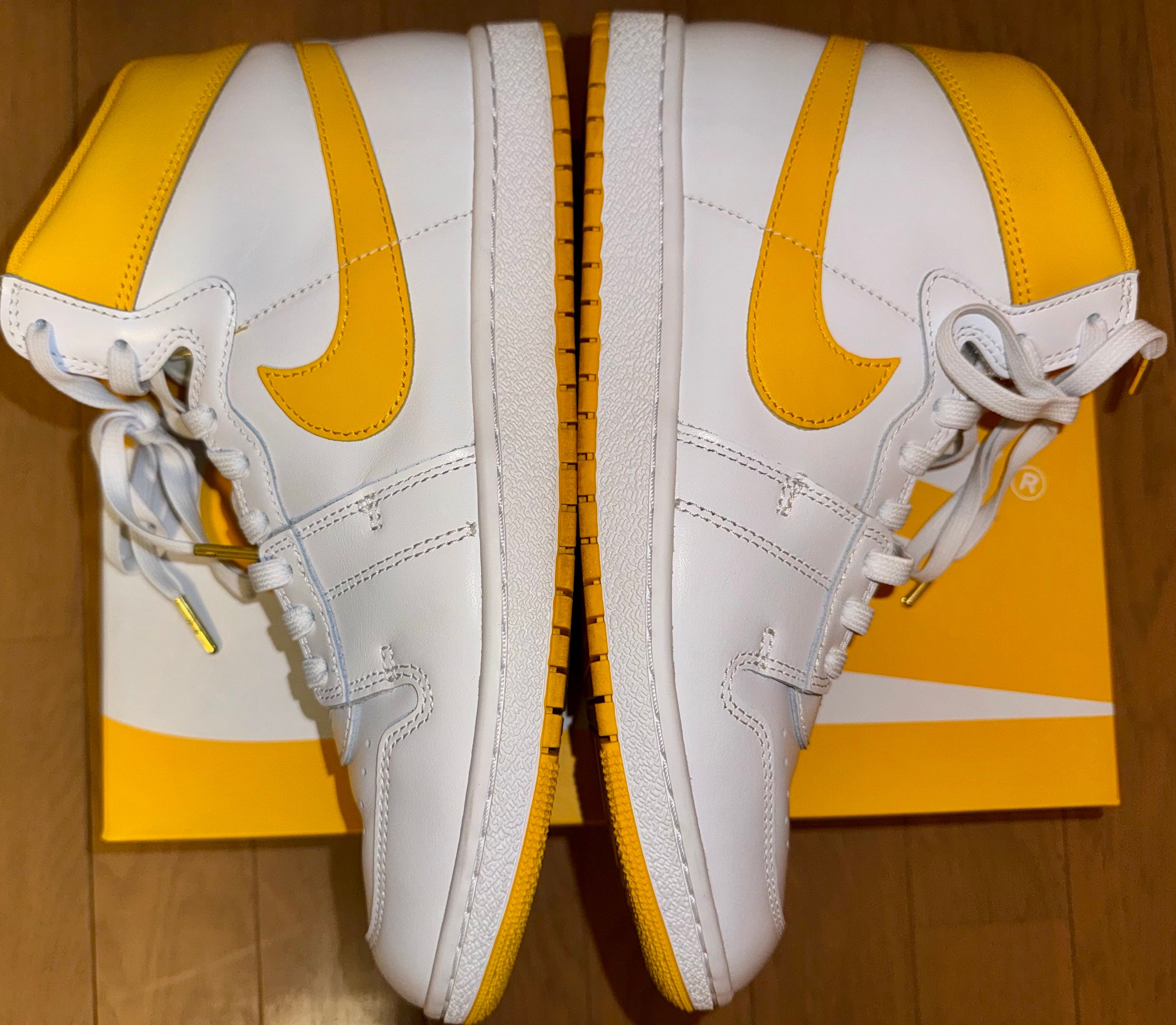 Nike Jordan Air Ship SP "University Gold"