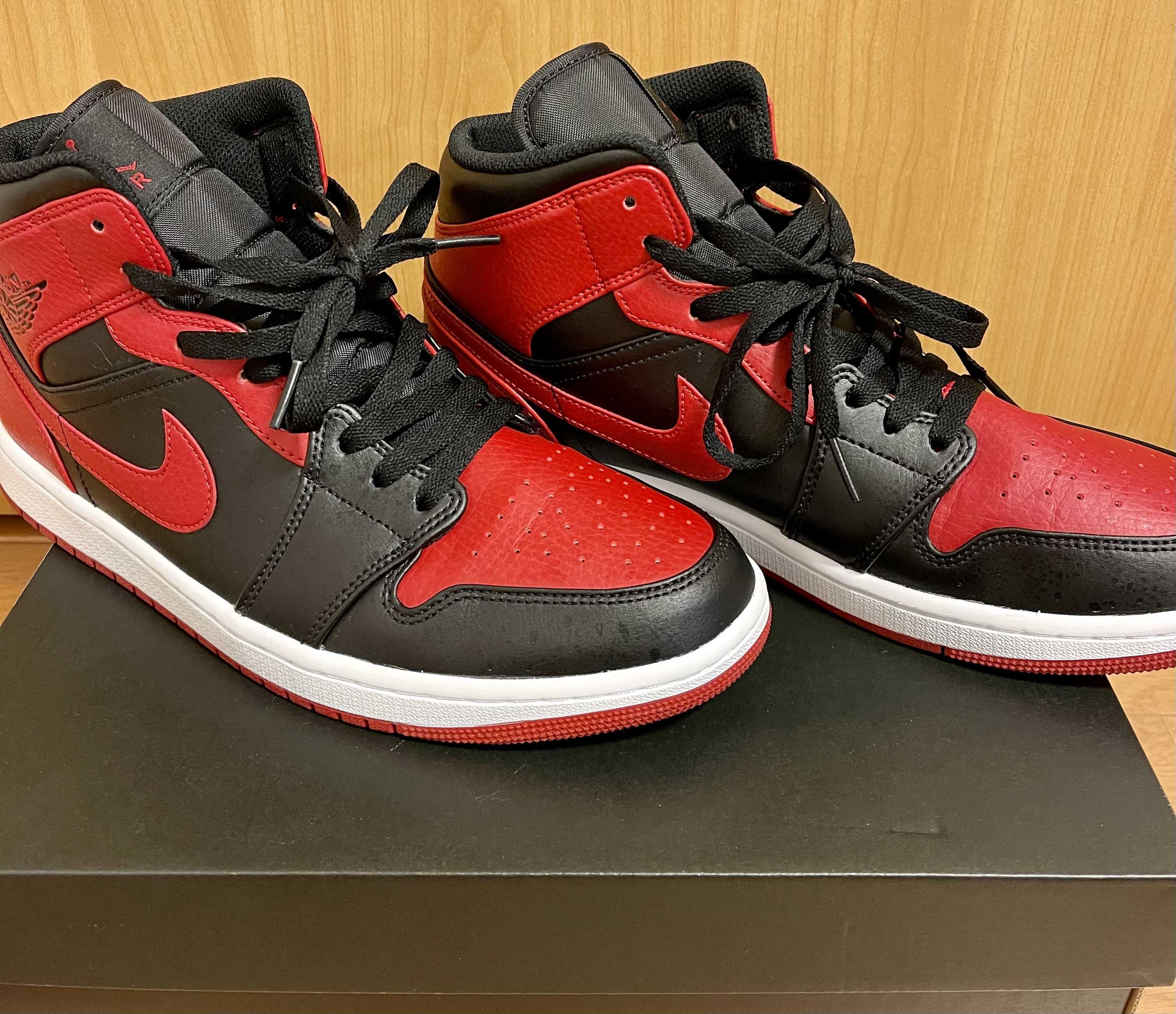 Nike Air Jordan 1 Mid "Bred"