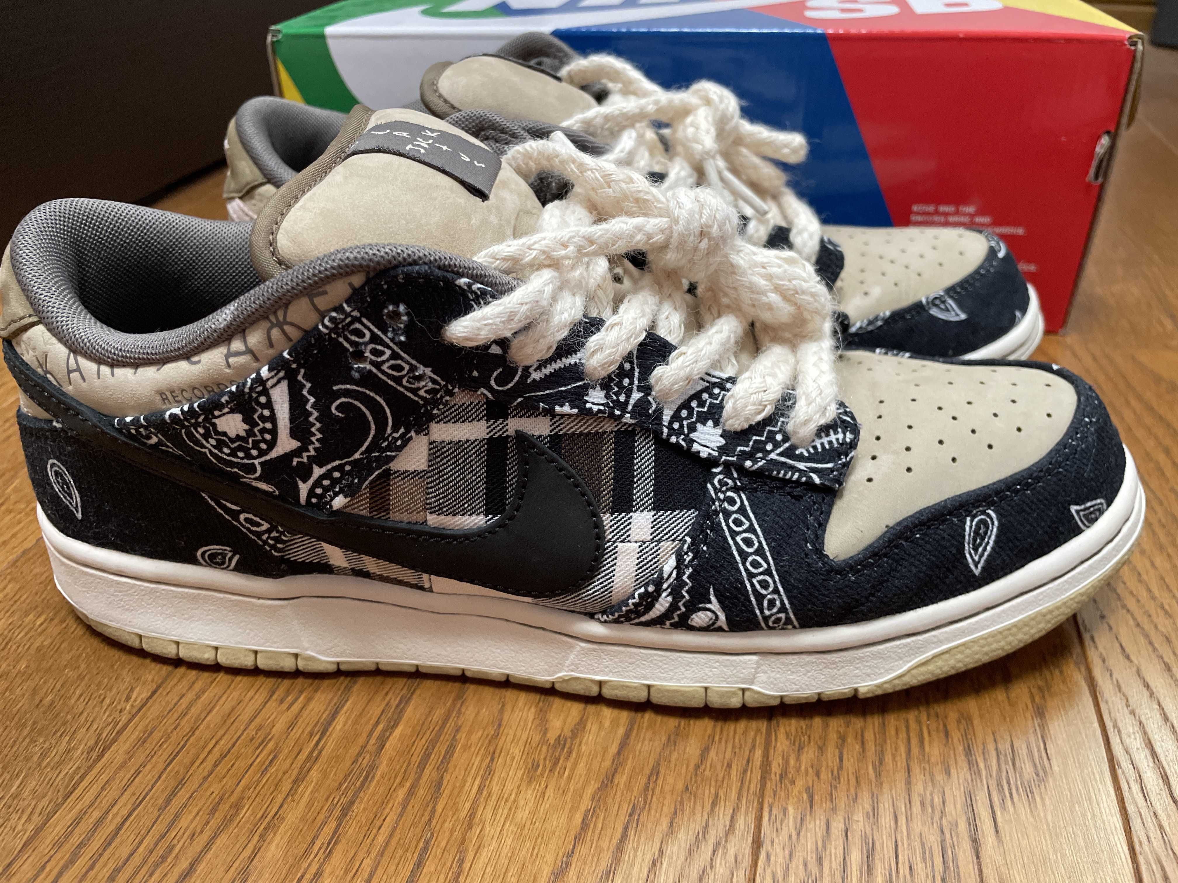 Travis Scott × Nike SB Dunk Low "Black/Parachute Beige"
