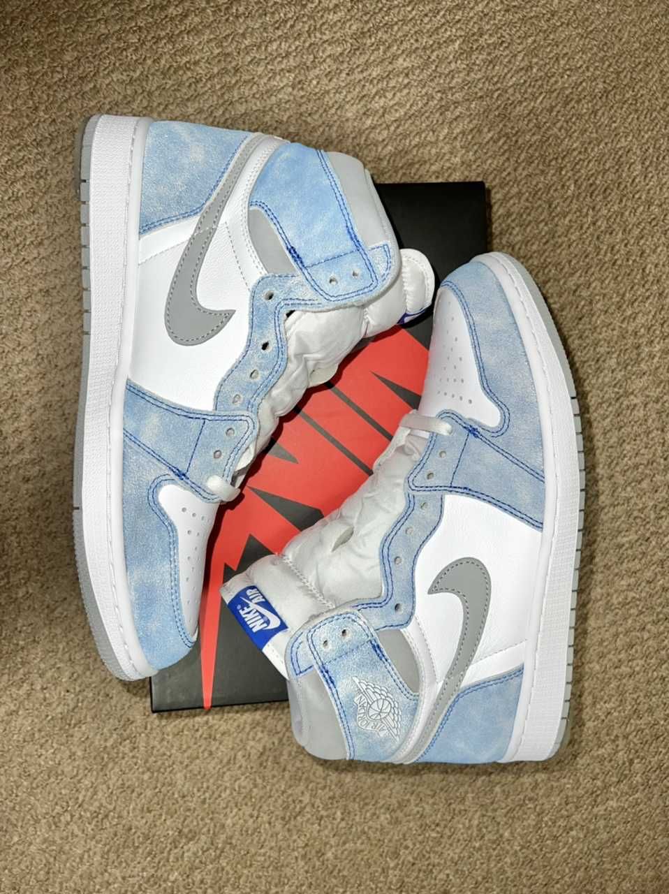 Nike Air Jordan 1 High OG "Hyper Royal"