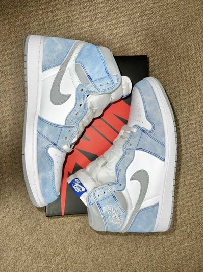Nike Air Jordan 1 High OG "Hyper Royal"