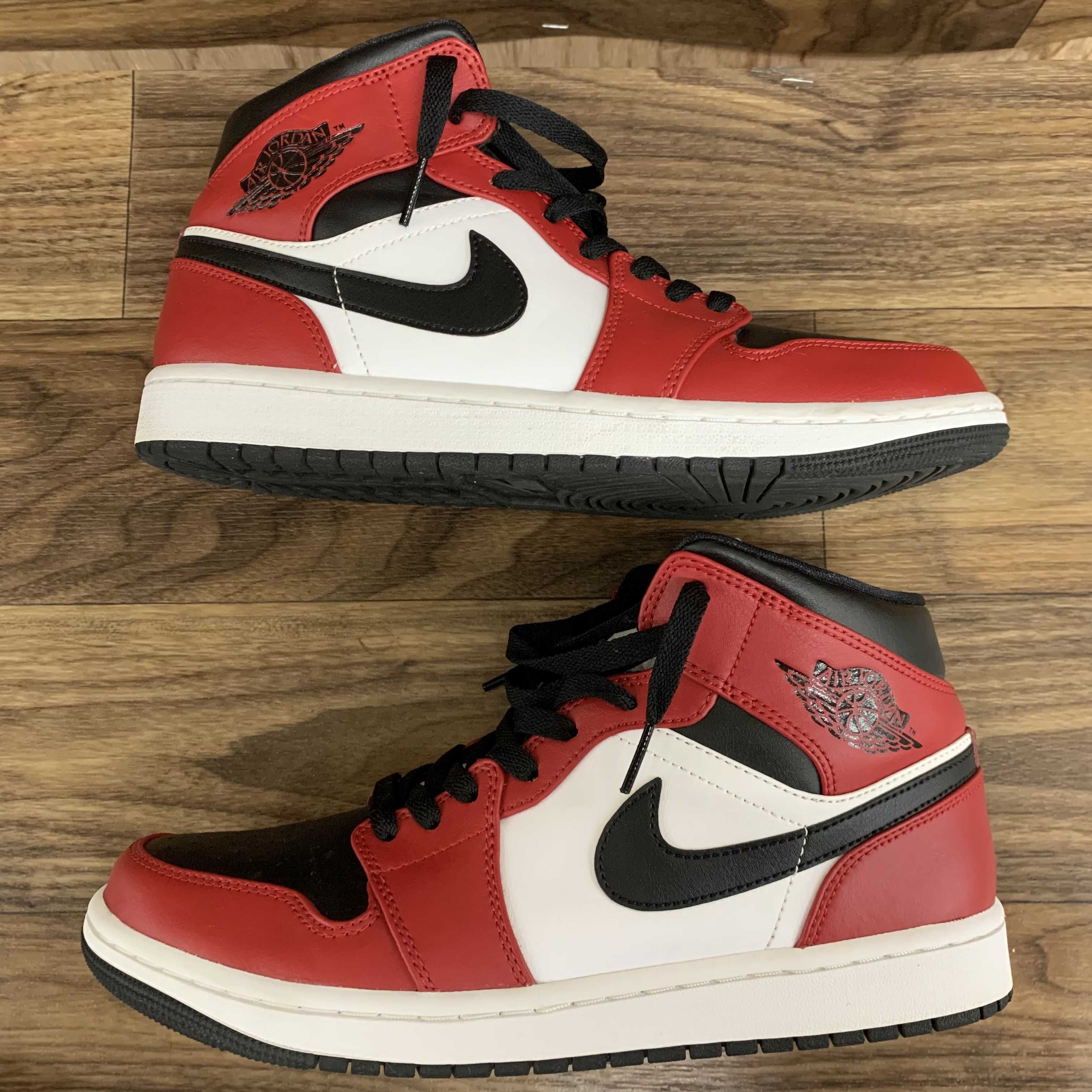 Nike Air Jordan 1 Mid "Chicago Black Toe"