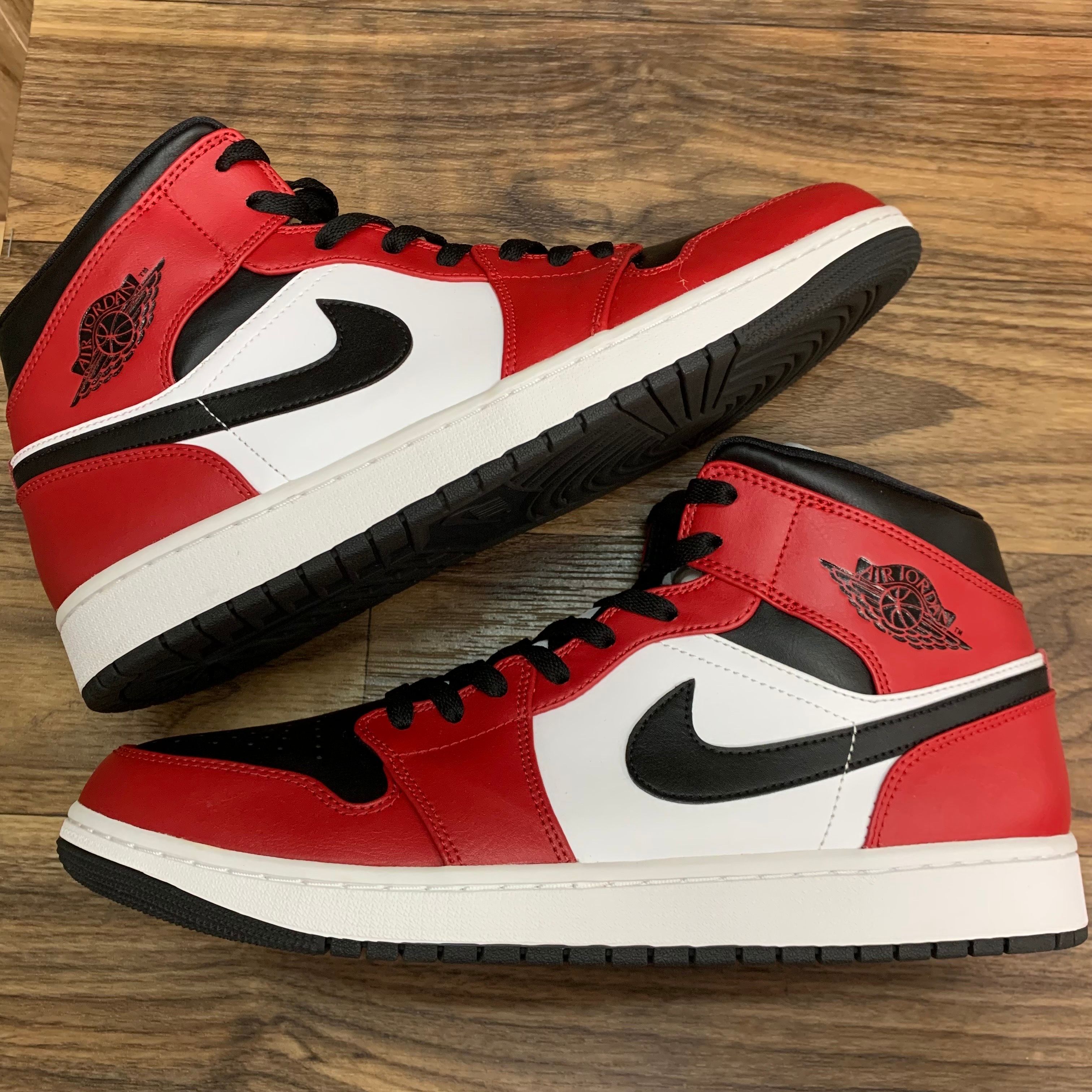 Nike Air Jordan 1 Mid "Chicago Black Toe"