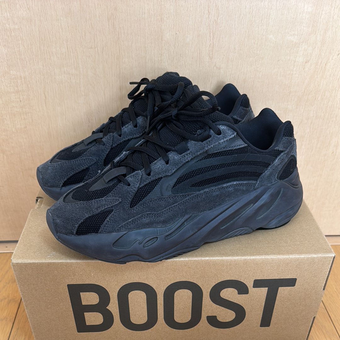 adidas YEEZY BOOST 700 V2 "Vanta"