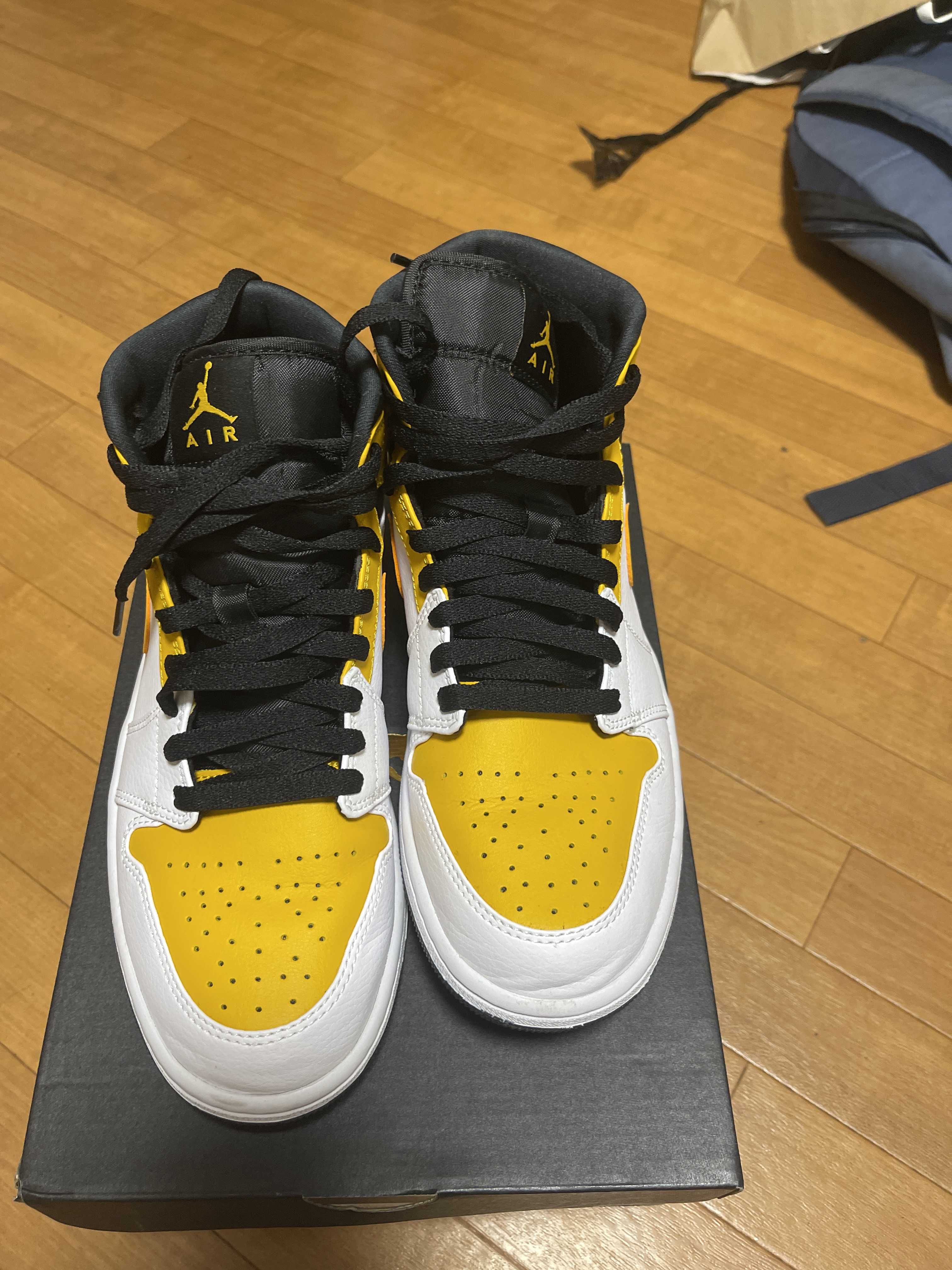 Nike Air Jordan 1 Mid "University Gold"  