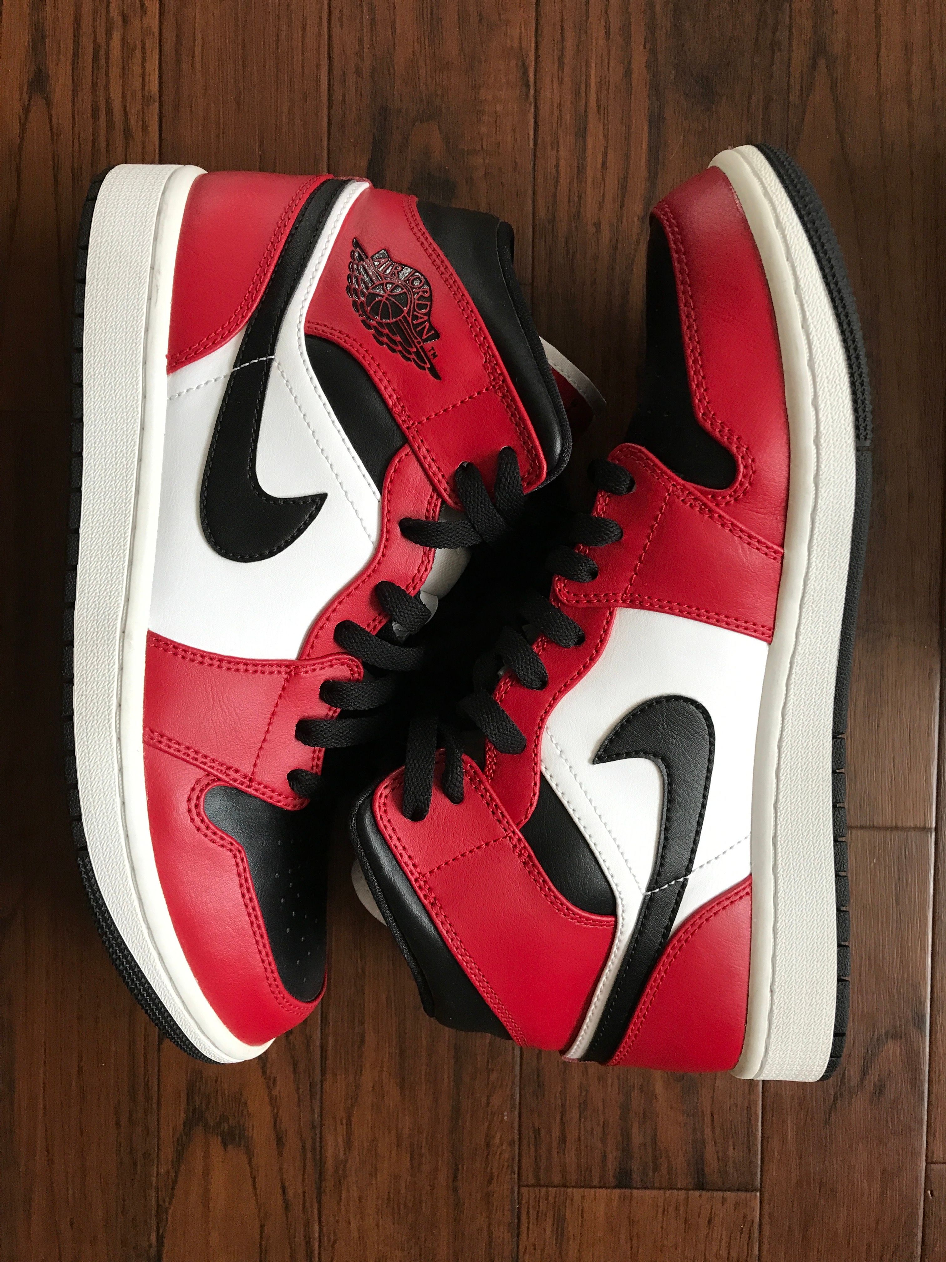 Nike Air Jordan 1 Mid "Chicago Black Toe"