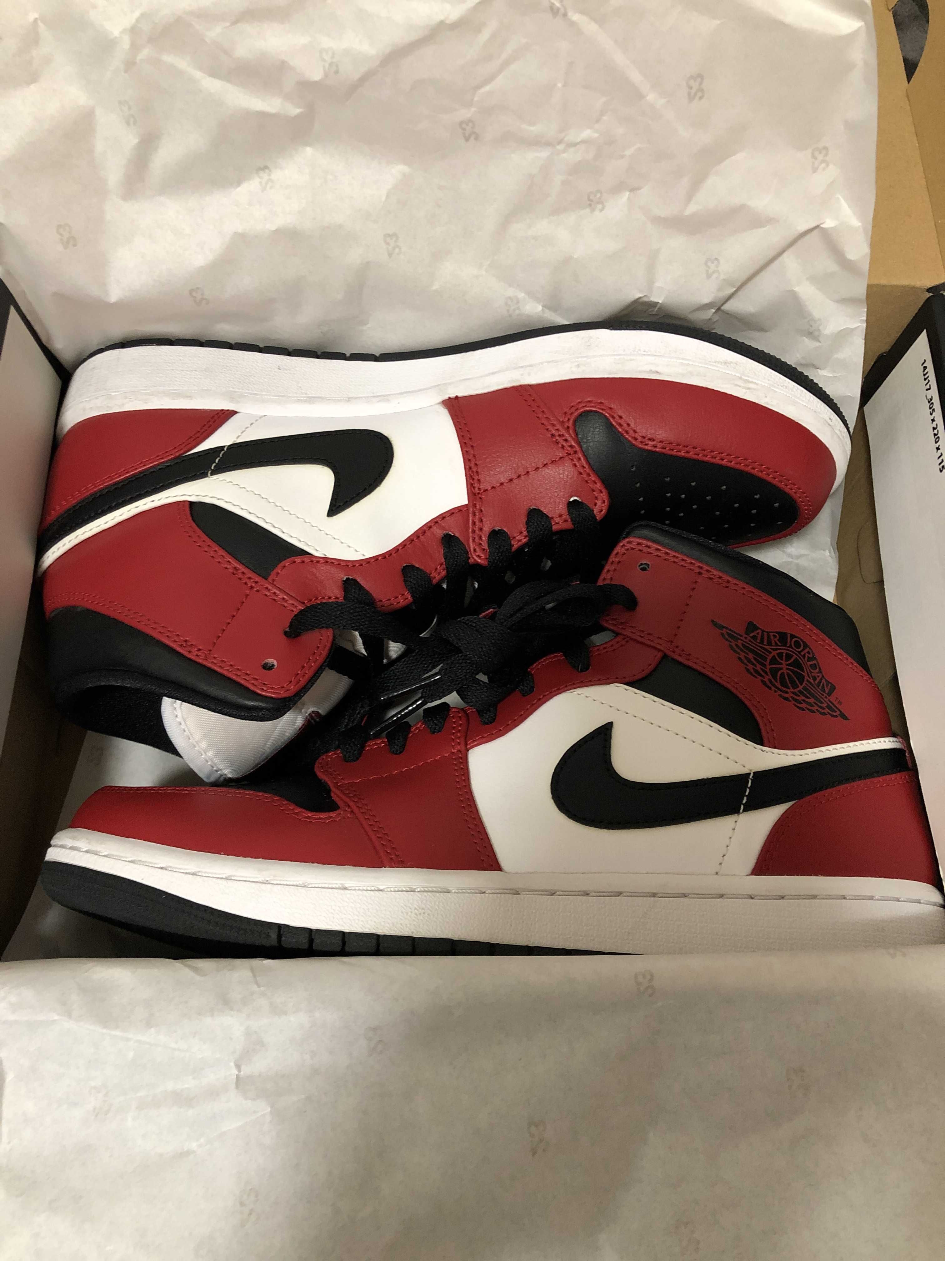 Nike Air Jordan 1 Mid "Chicago Black Toe"