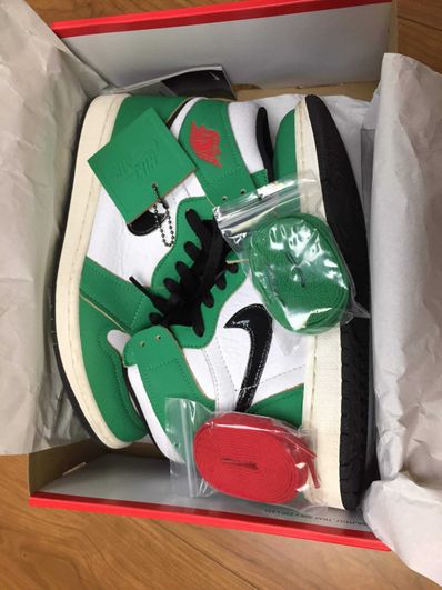Nike Women's Air Jordan 1 High OG "Lucky Green/White-Sail-Black"