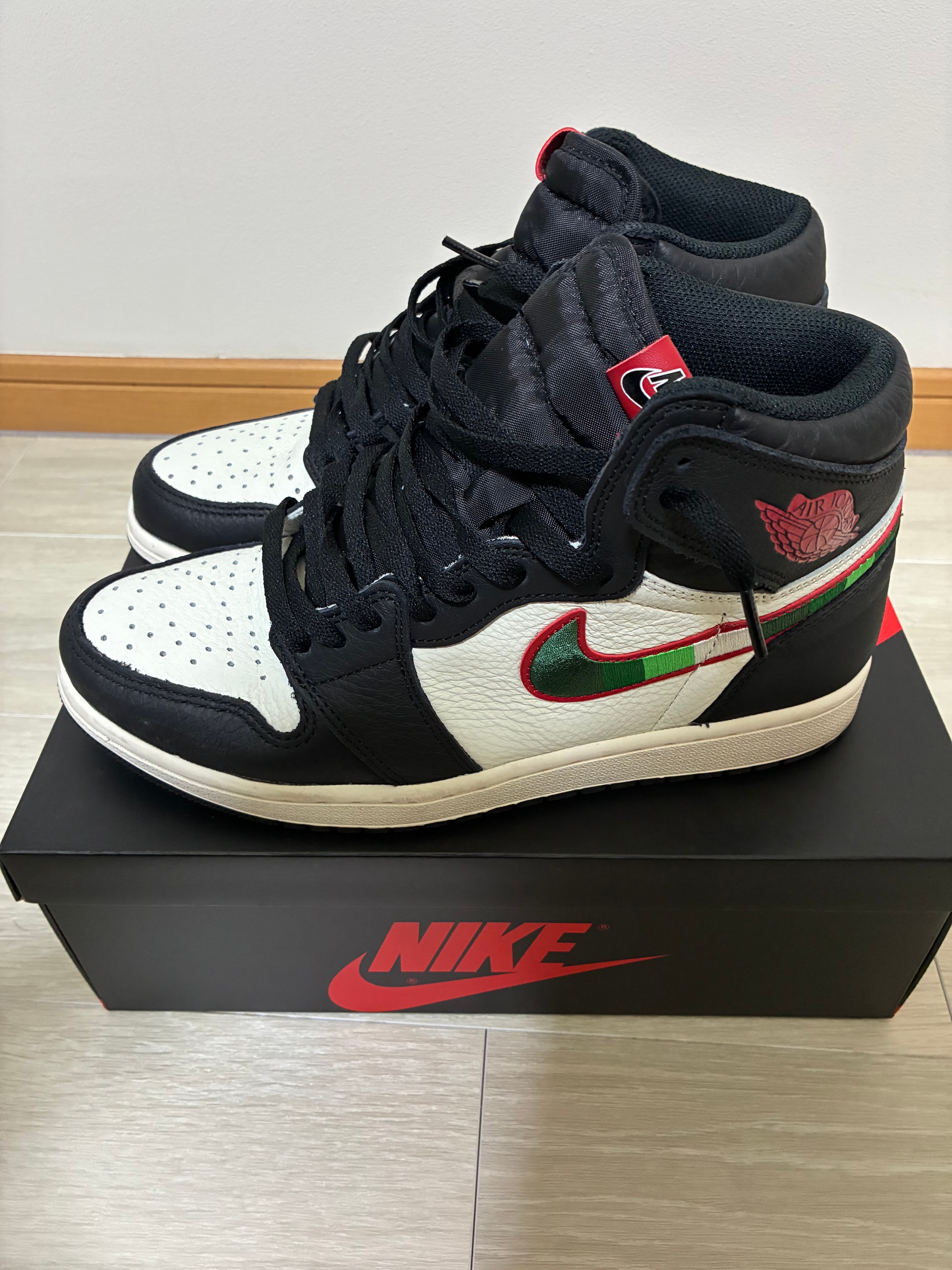 Nike Air Jordan 1 Retro High OG "Sports Illustrated"