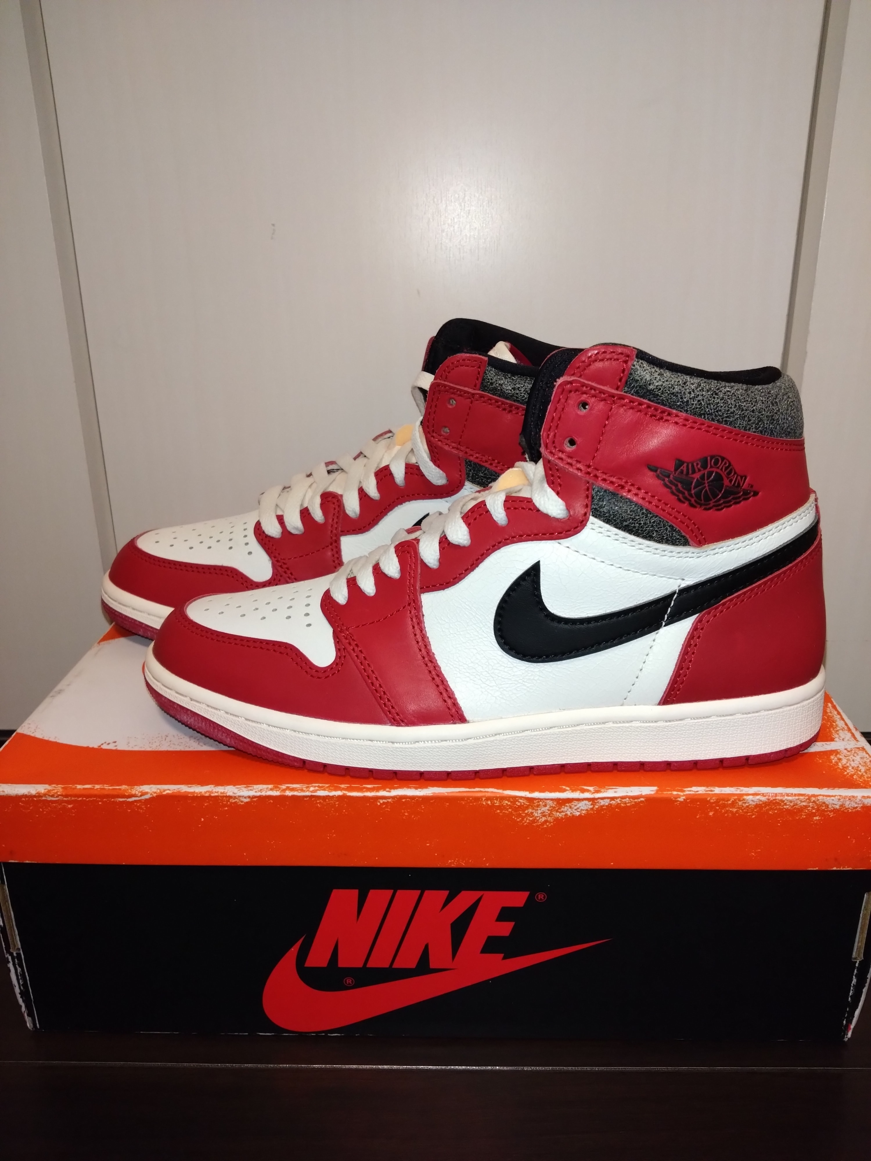 Nike Air Jordan 1 High OG "Lost & Found/Chicago"
