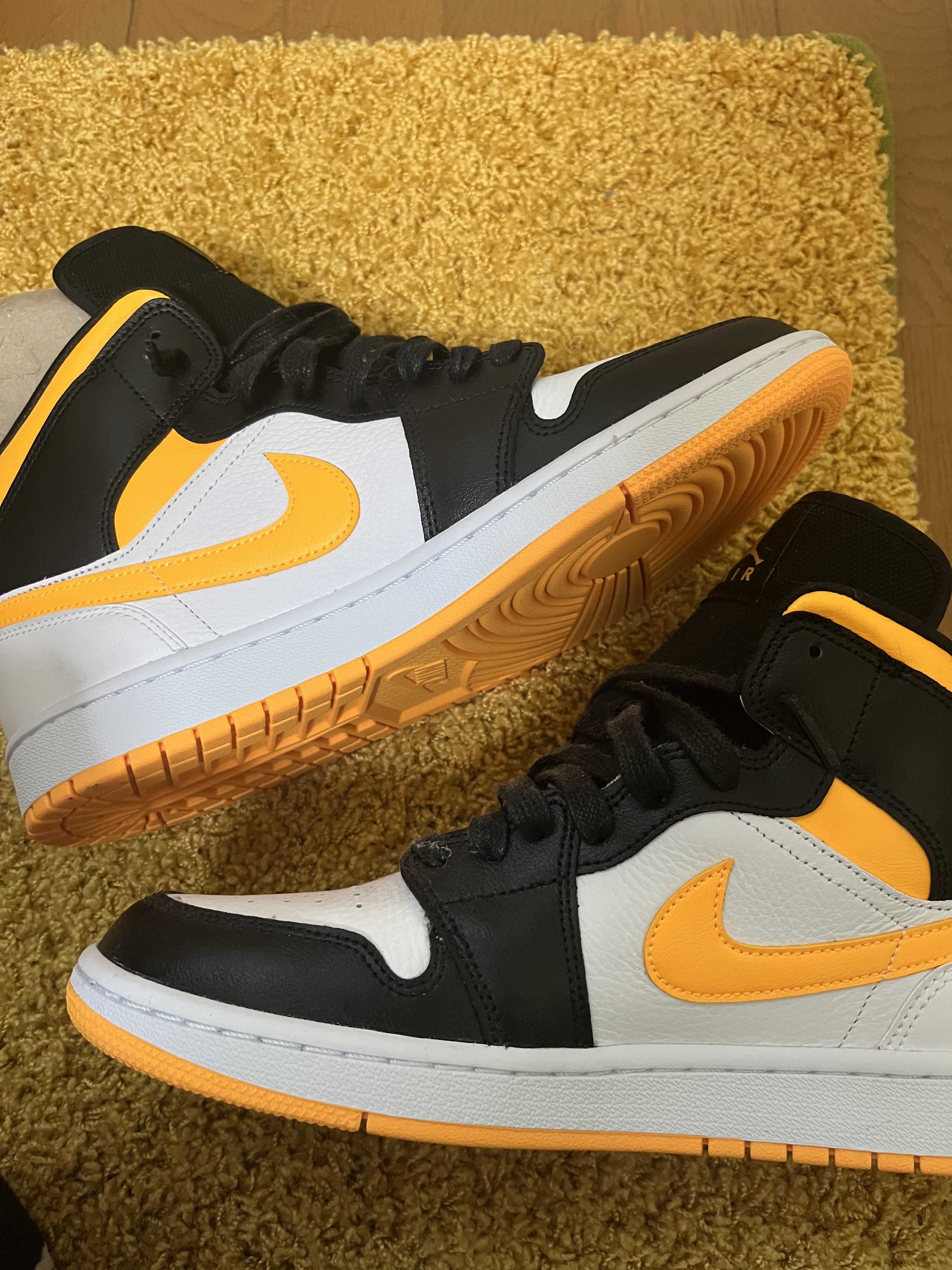 Nike Women's Air Jordan 1 Mid SE "Laser Orange Black"