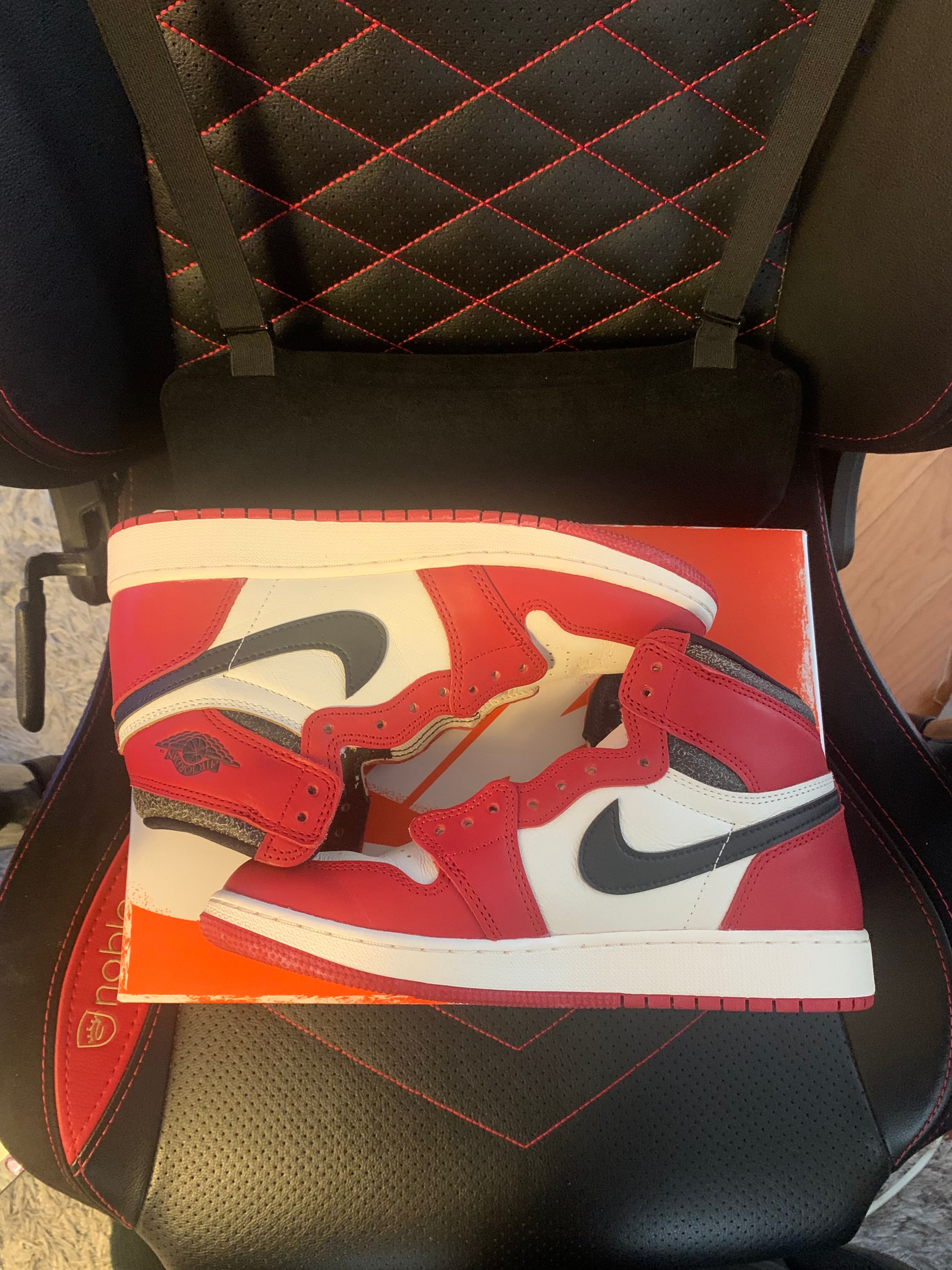 Nike GS Air Jordan 1 High OG "Lost & Found/Chicago"