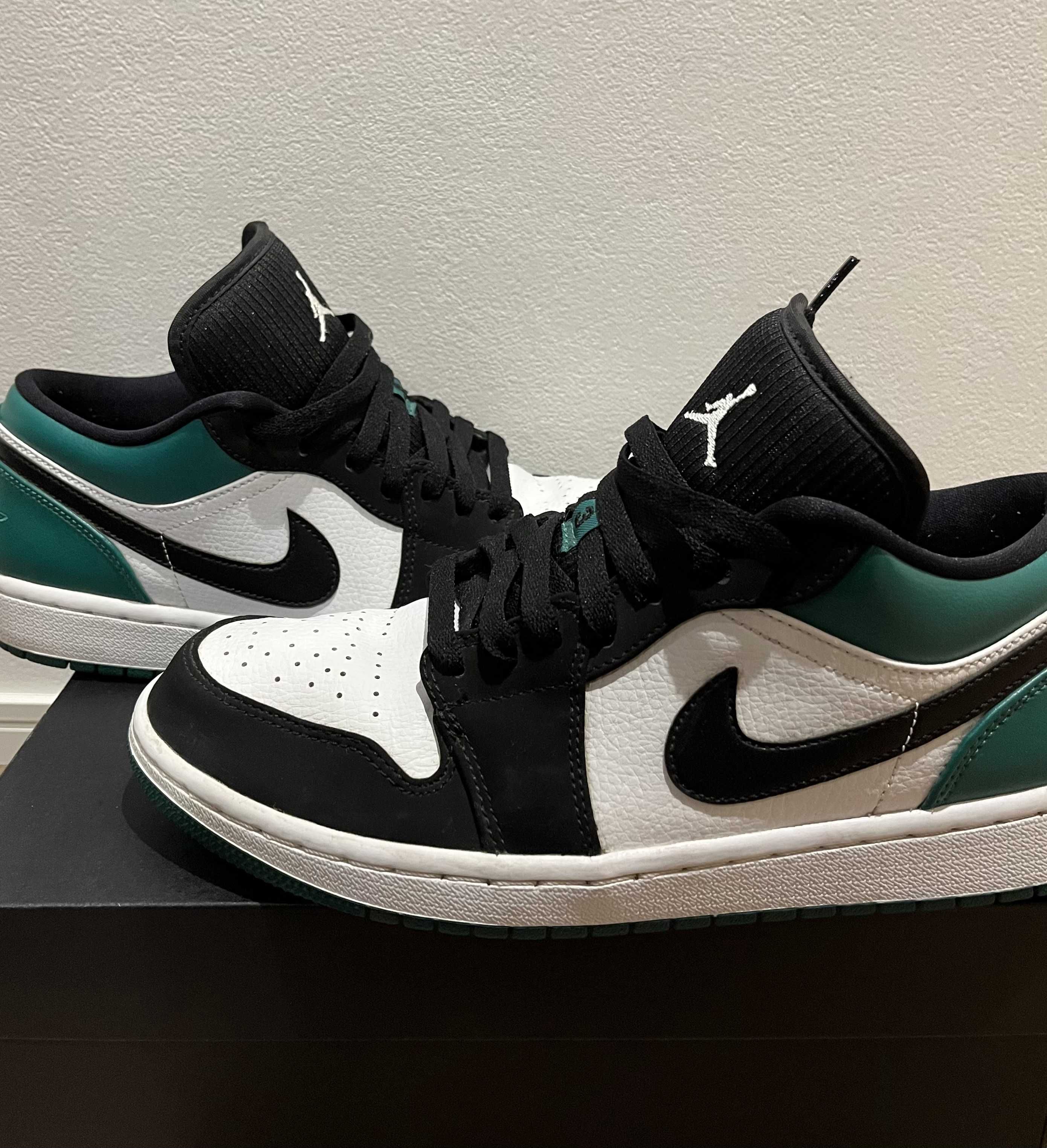 Nike Air Jordan 1 Low "White Black Mystic Green"