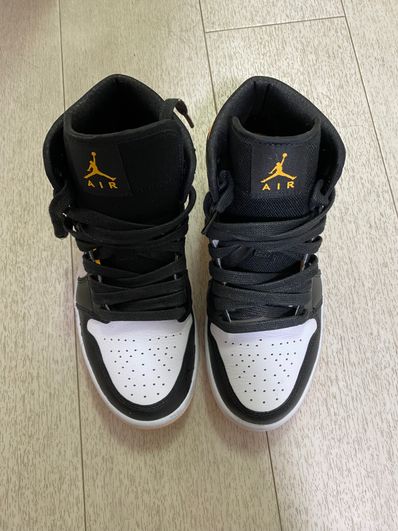 Nike Women's Air Jordan 1 Mid SE "Laser Orange Black"