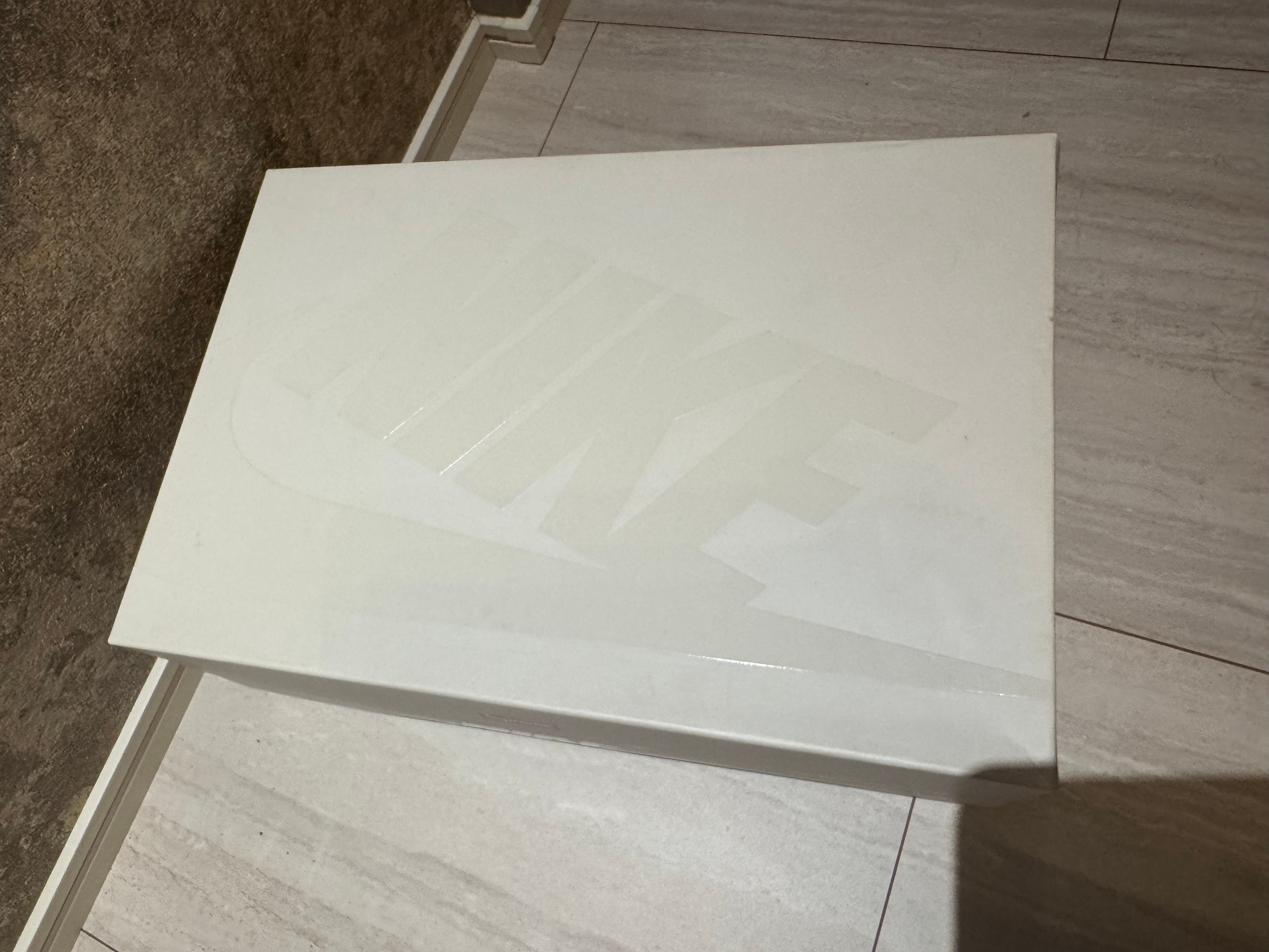 Supreme × Nike Air Force 1 High World Famous "Red"