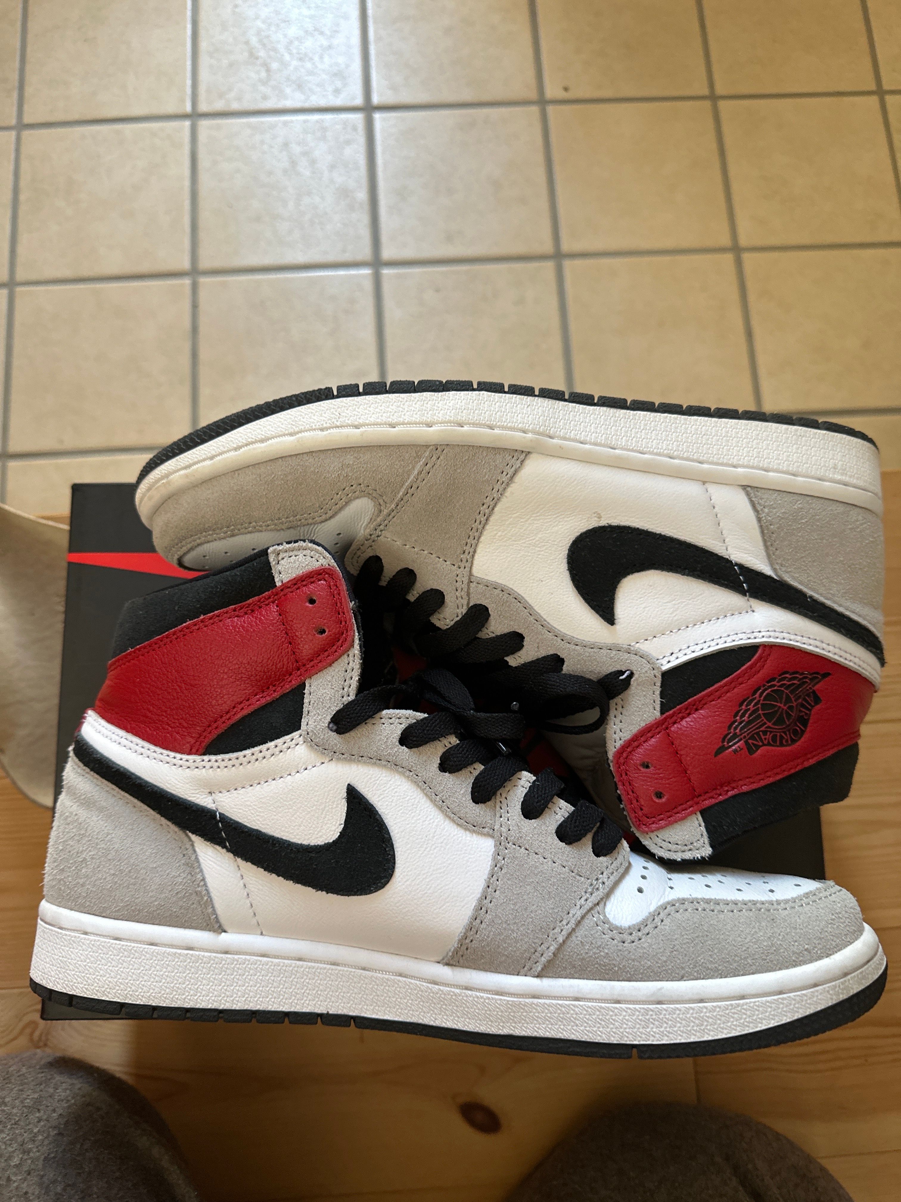 Nike Air Jordan 1 High OG "White/Black/Light Smoke Grey"