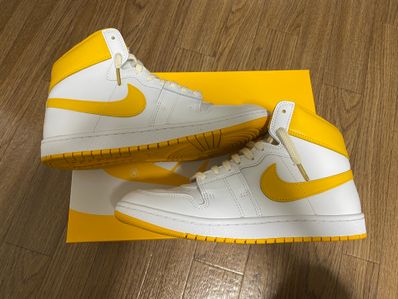 Nike Jordan Air Ship SP "University Gold"