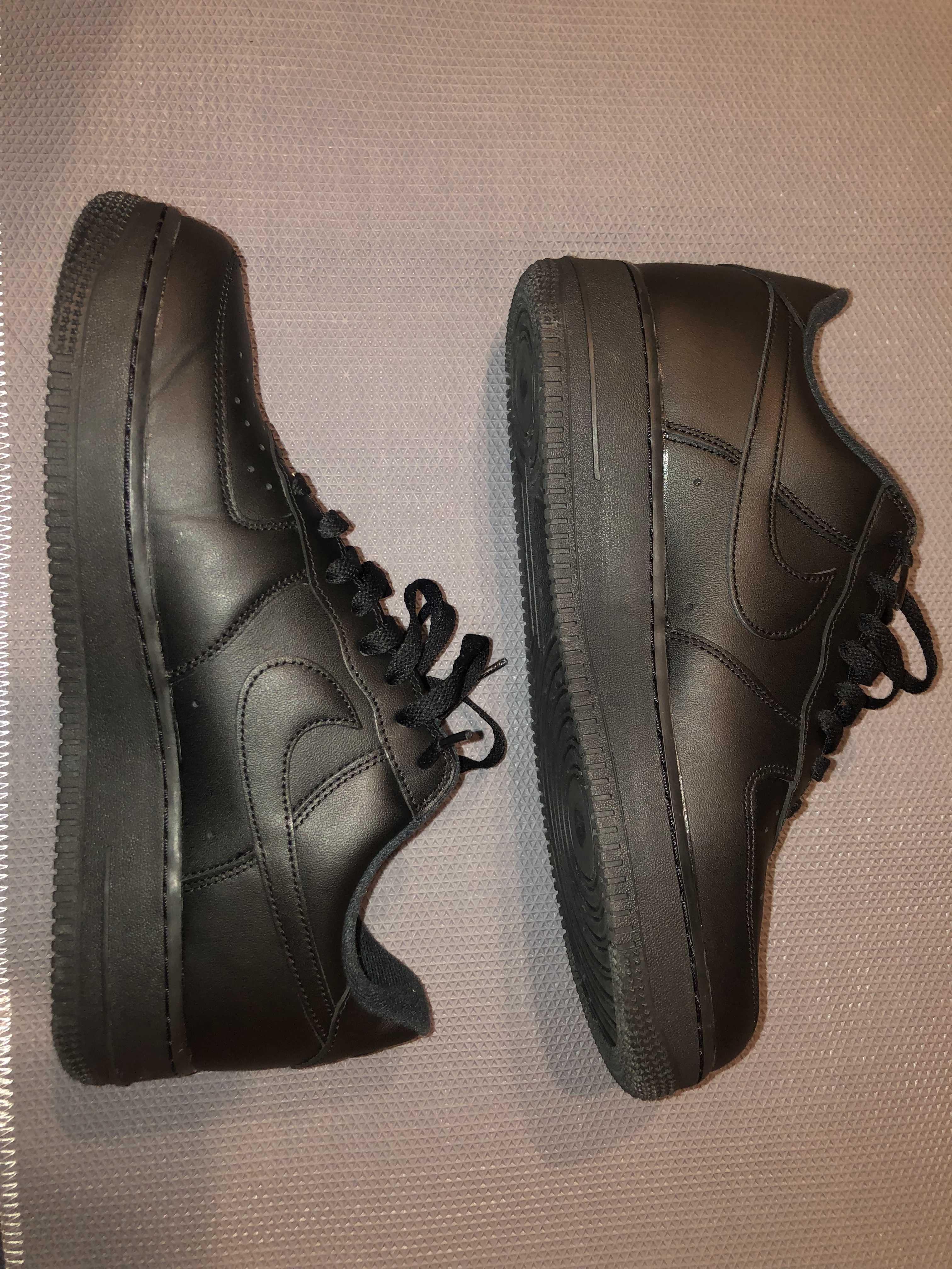 Supreme × Nike Air Force 1 Low "Black"